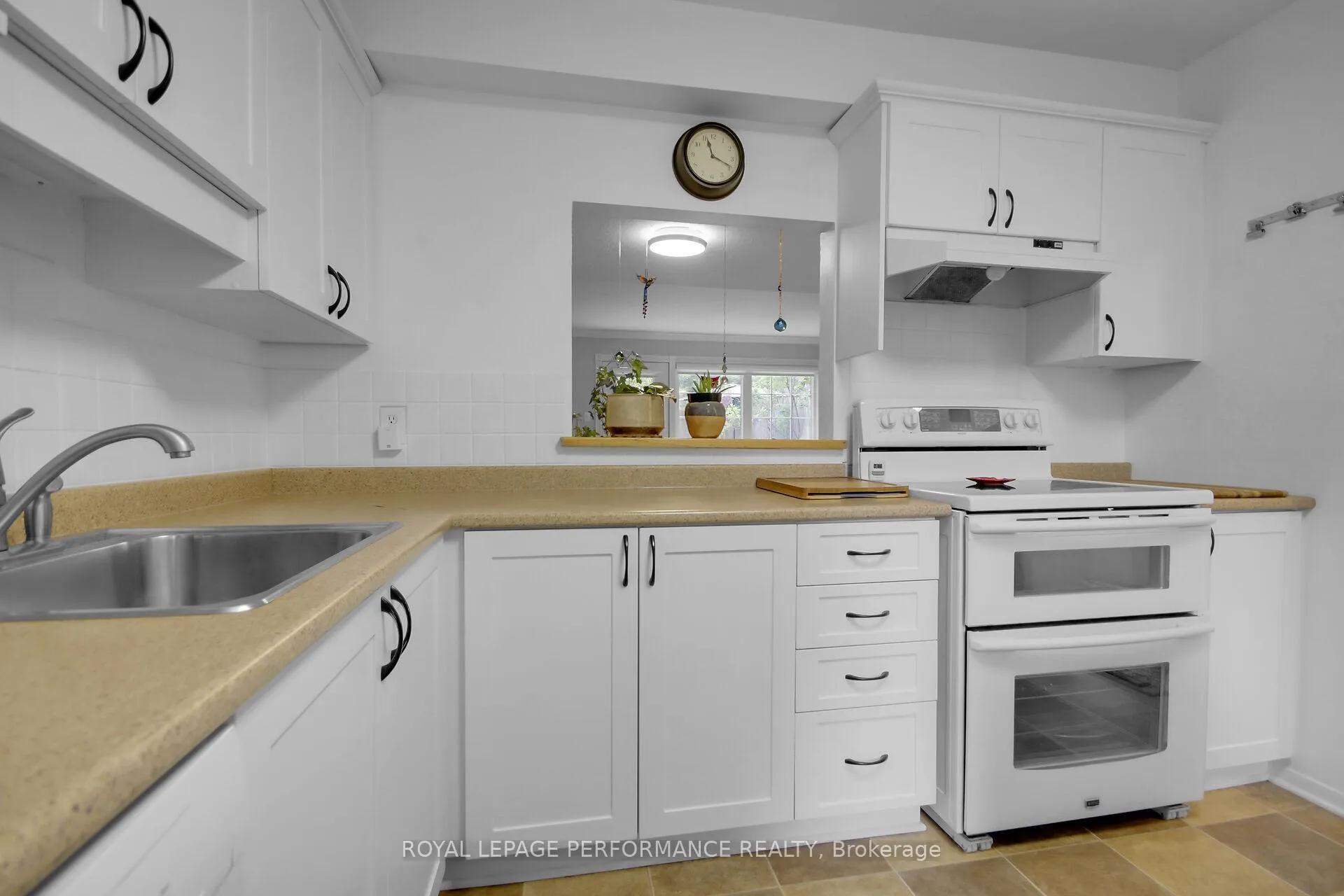 Photo 22 of 900 Walkley Road, Ottawa, Riverside Park South — HOMEH