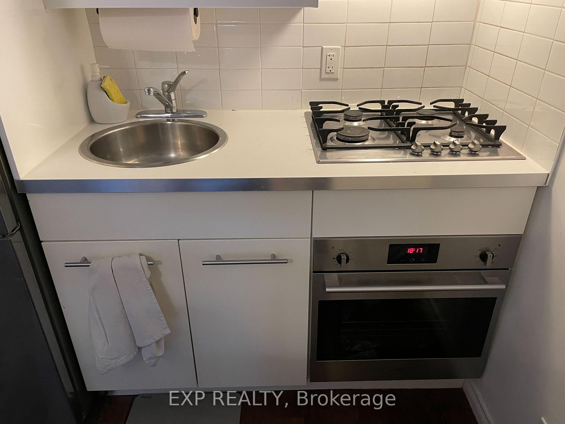 Photo 5 of Unit Unit01, 165 Euclid Avenue, Toronto, Trinity-Bellwoods — HOMEH
