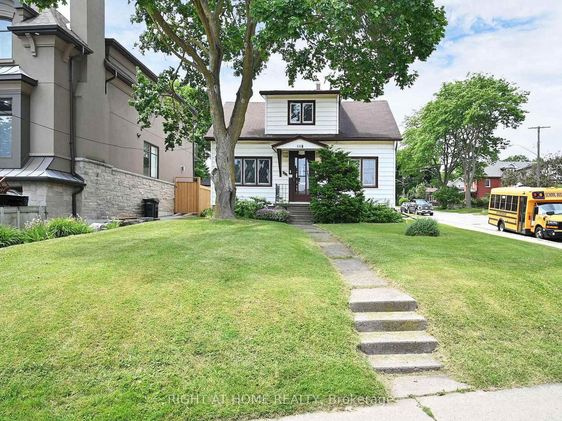 Photo 1 of 668 Scarlett Road, Etobicoke, Humber Heights — HOMEH