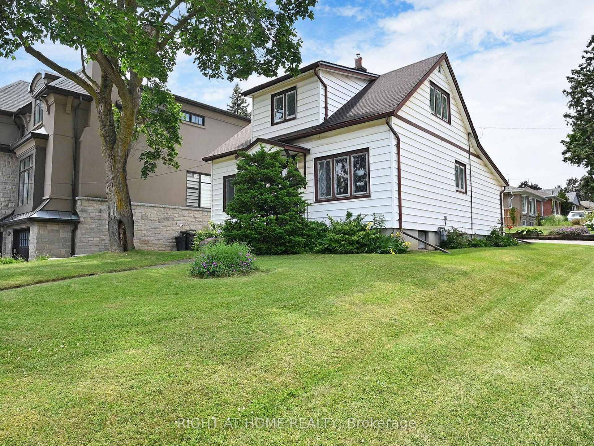 Photo 21 of 668 Scarlett Road, Etobicoke, Humber Heights — HOMEH
