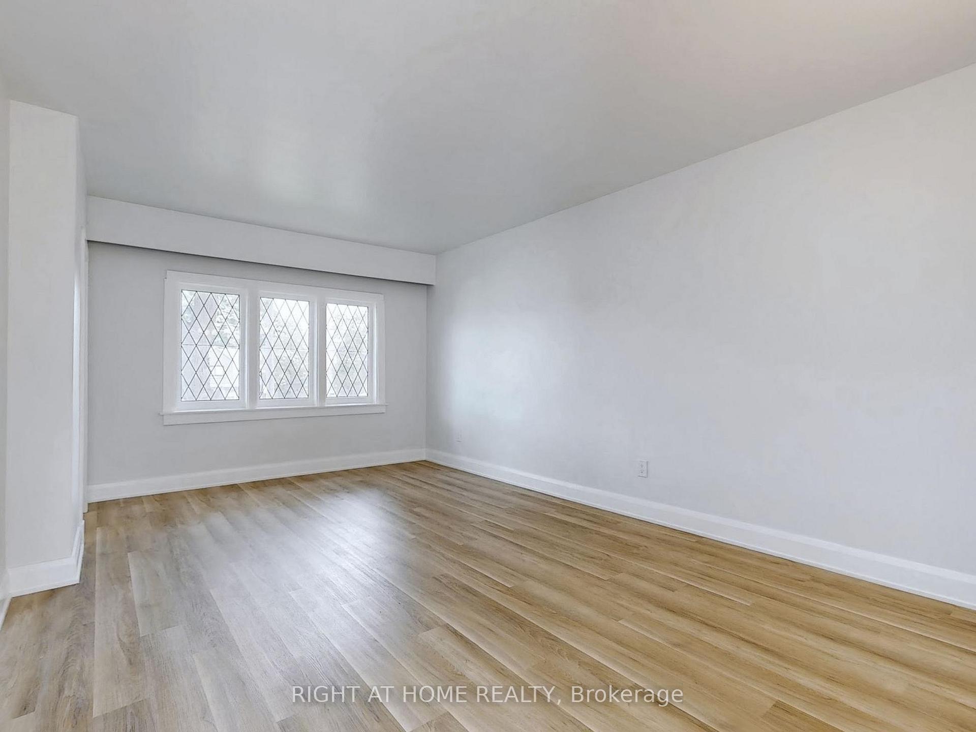 Photo 5 of 668 Scarlett Road, Etobicoke, Humber Heights — HOMEH
