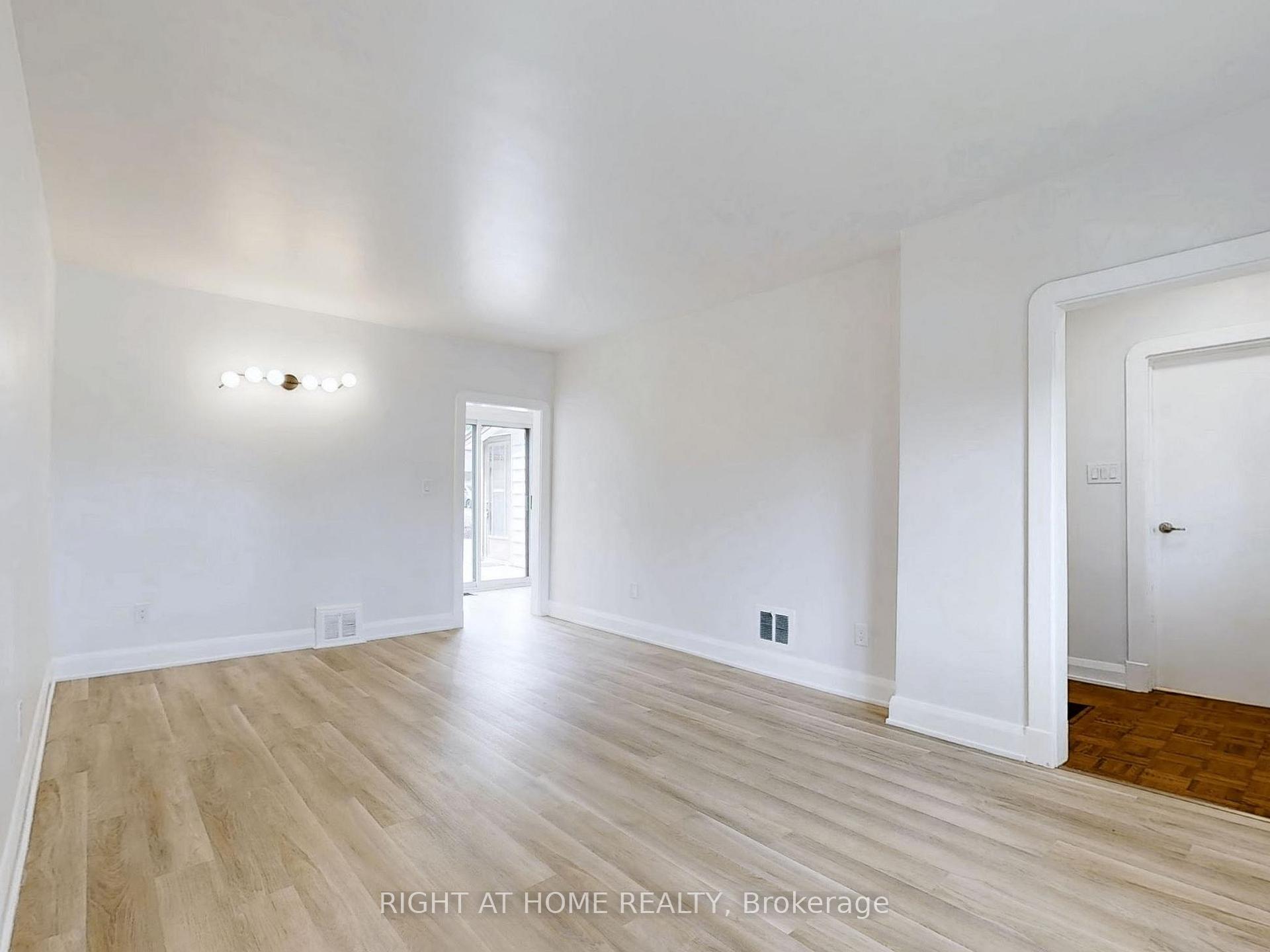 Photo 2 of 668 Scarlett Road, Etobicoke, Humber Heights — HOMEH