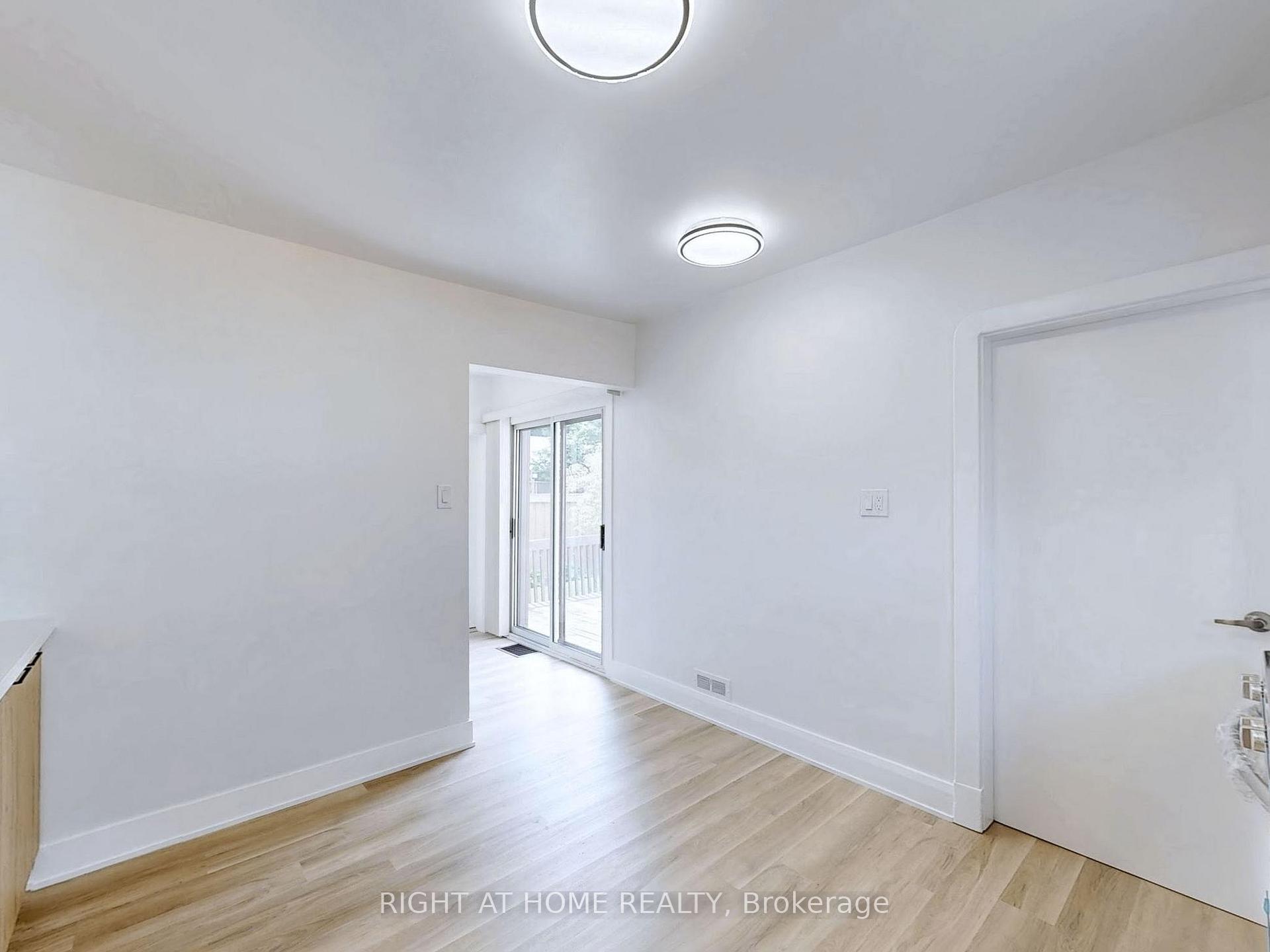 Photo 3 of 668 Scarlett Road, Etobicoke, Humber Heights — HOMEH
