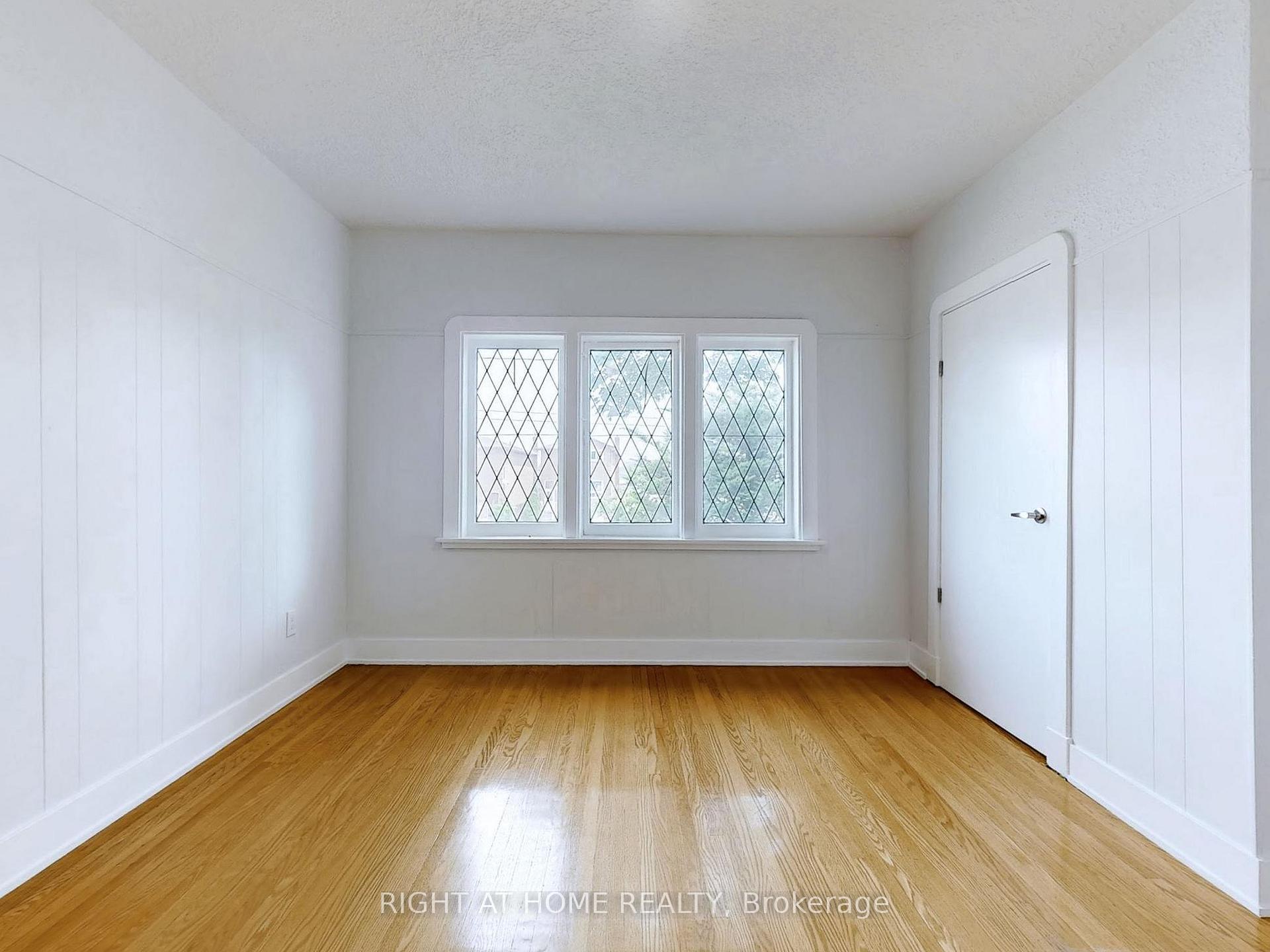 Photo 22 of 668 Scarlett Road, Etobicoke, Humber Heights — HOMEH