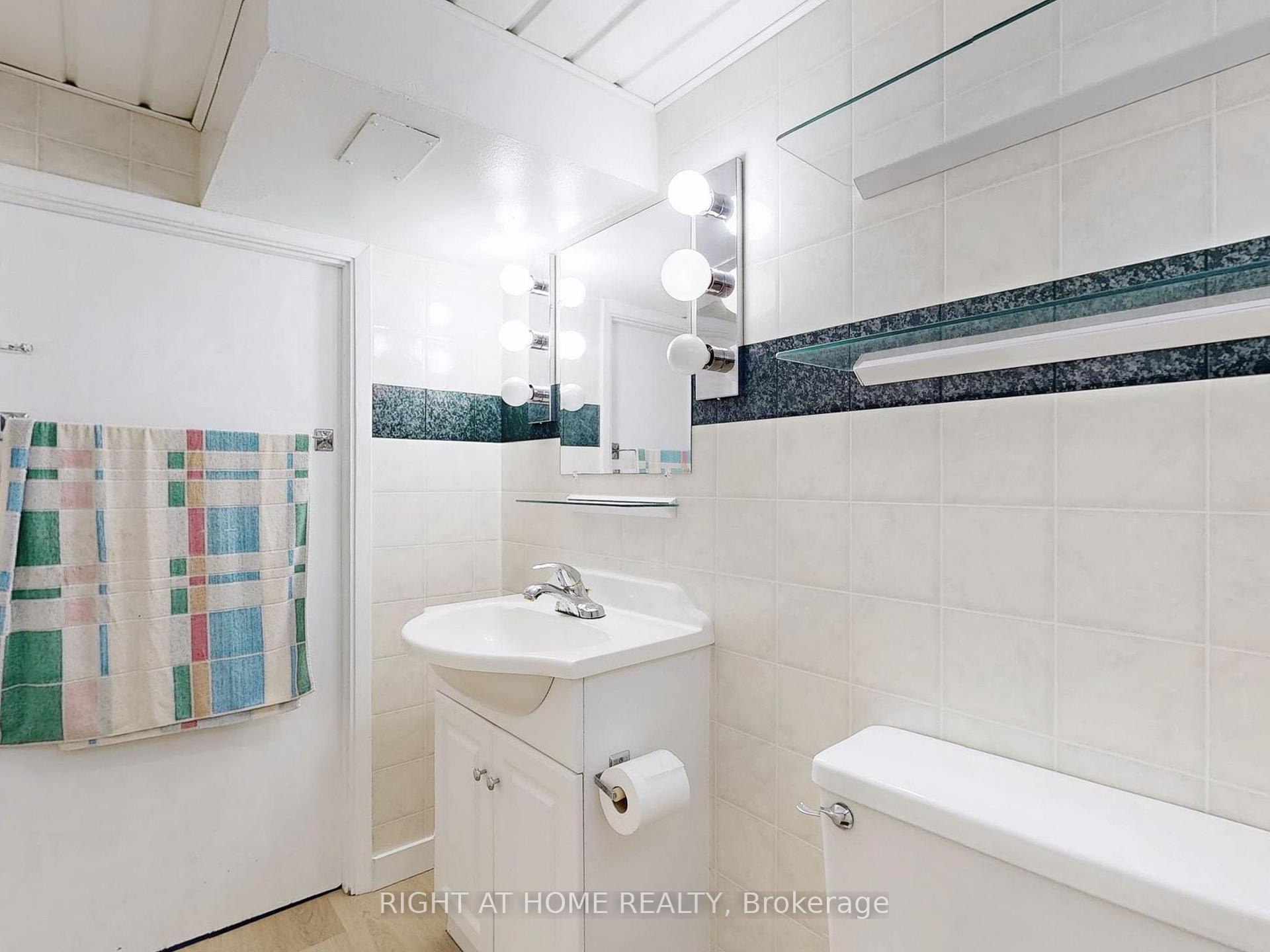 Photo 19 of 668 Scarlett Road, Etobicoke, Humber Heights — HOMEH