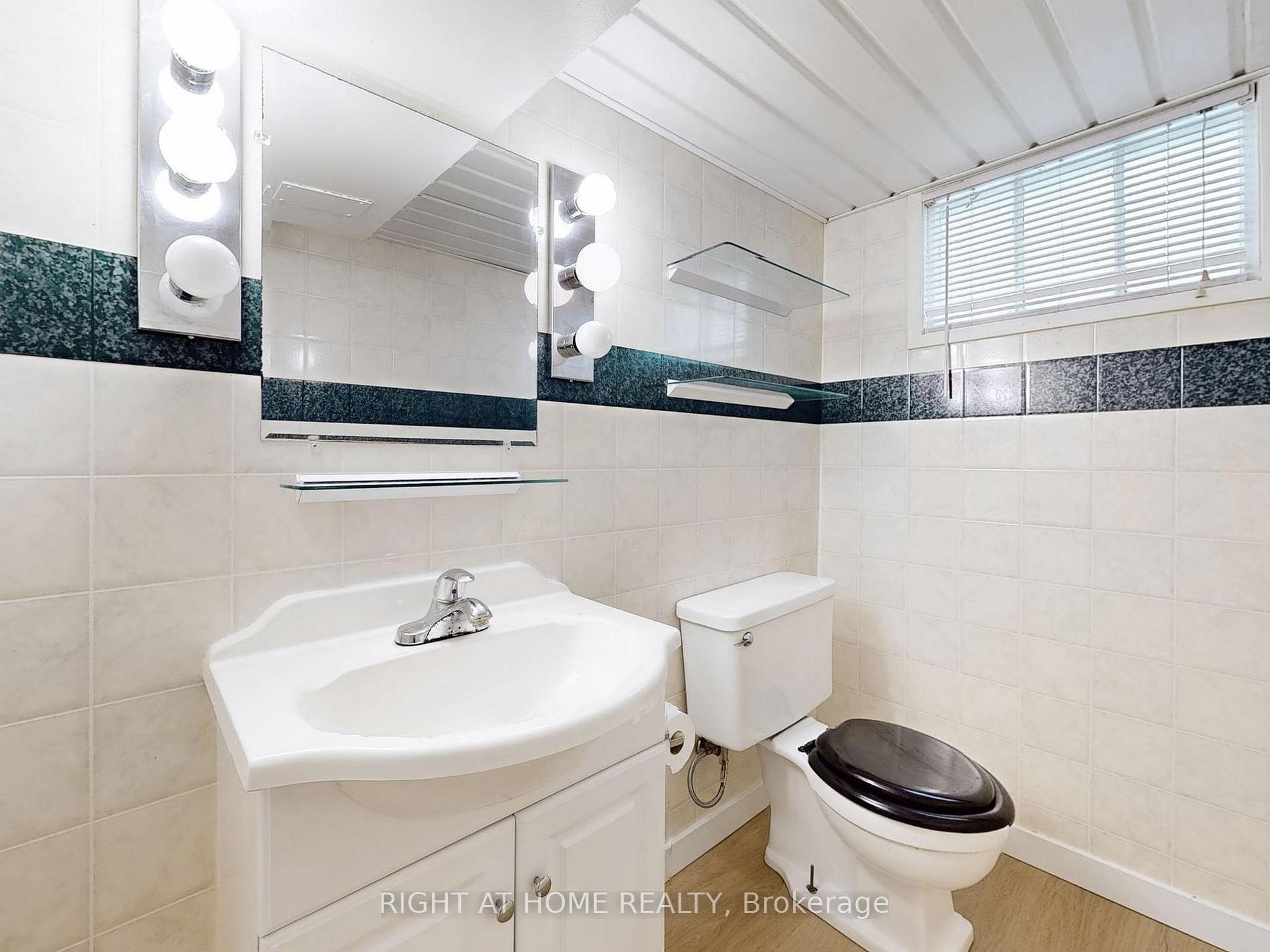 Photo 11 of 668 Scarlett Road, Etobicoke, Humber Heights — HOMEH