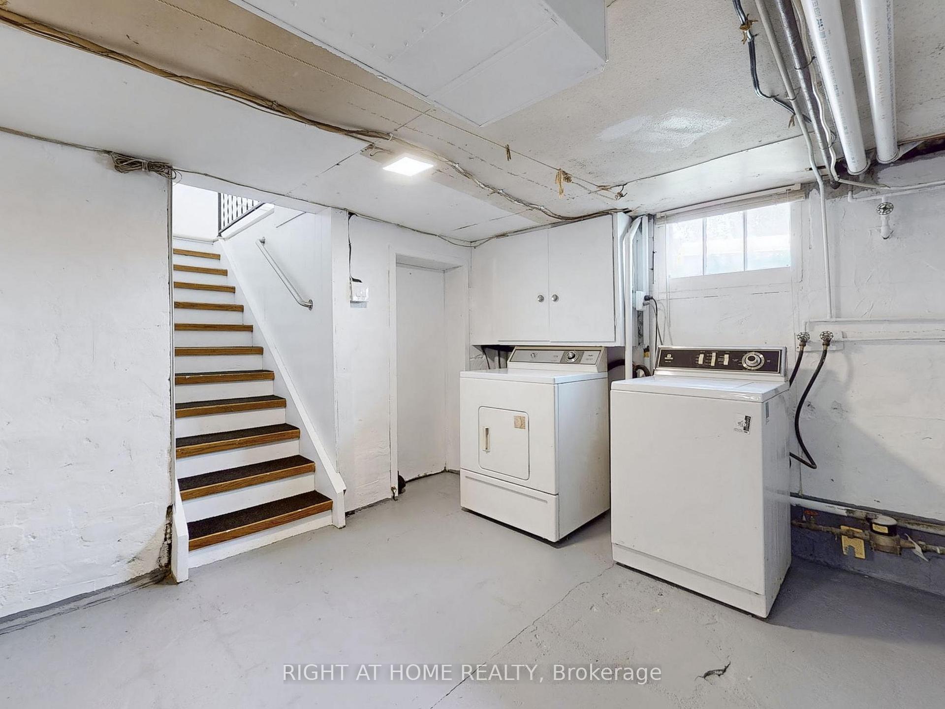 Photo 10 of 668 Scarlett Road, Etobicoke, Humber Heights — HOMEH