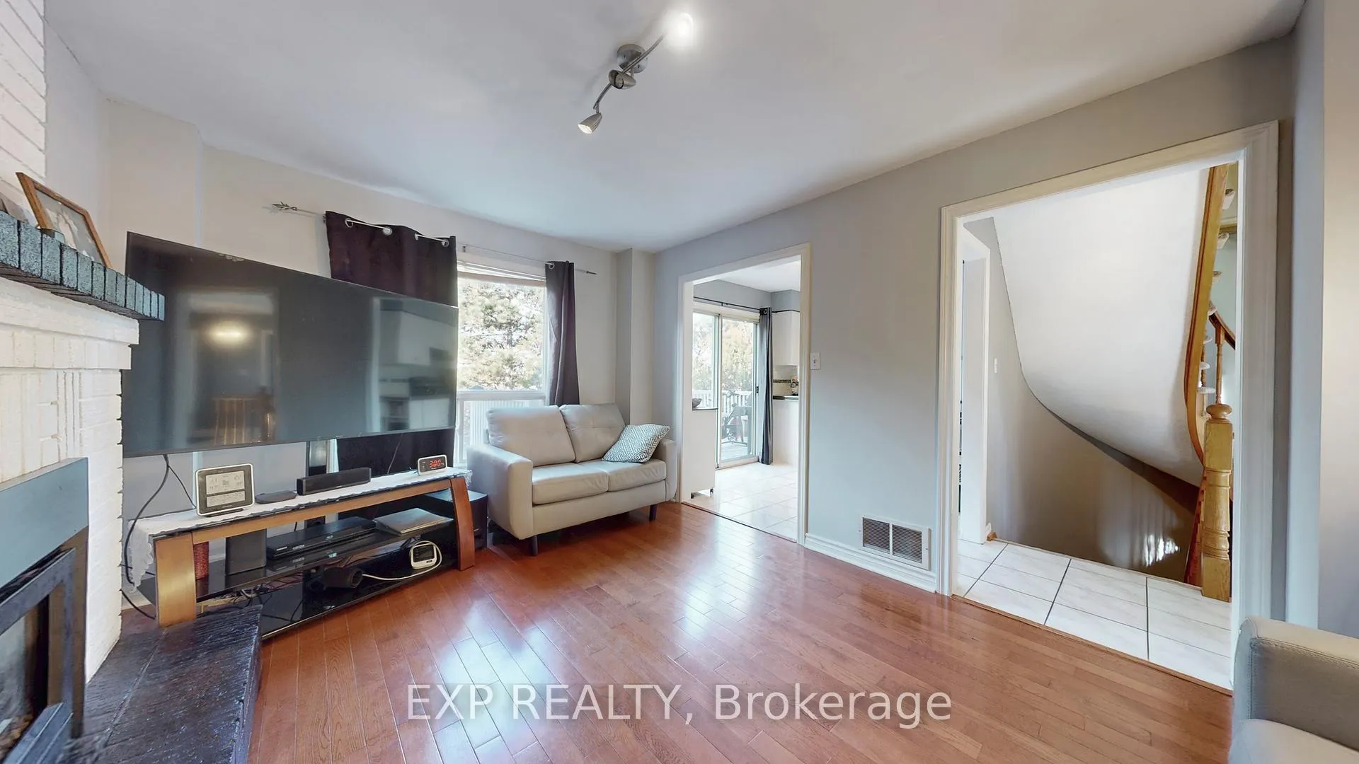 Photo 7 of 4 Trillium Crescent, Barrie, Allandale Heights — HOMEH