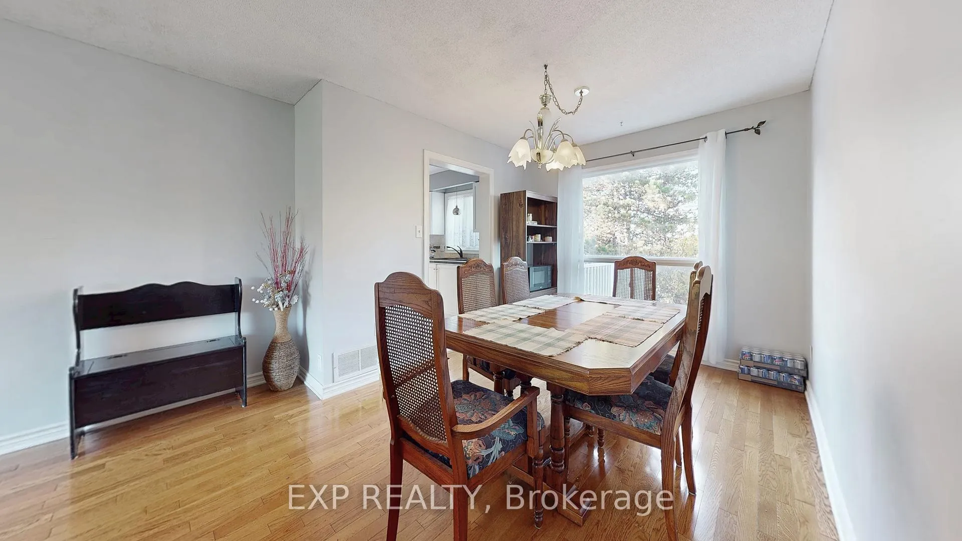 Photo 13 of 4 Trillium Crescent, Barrie, Allandale Heights — HOMEH