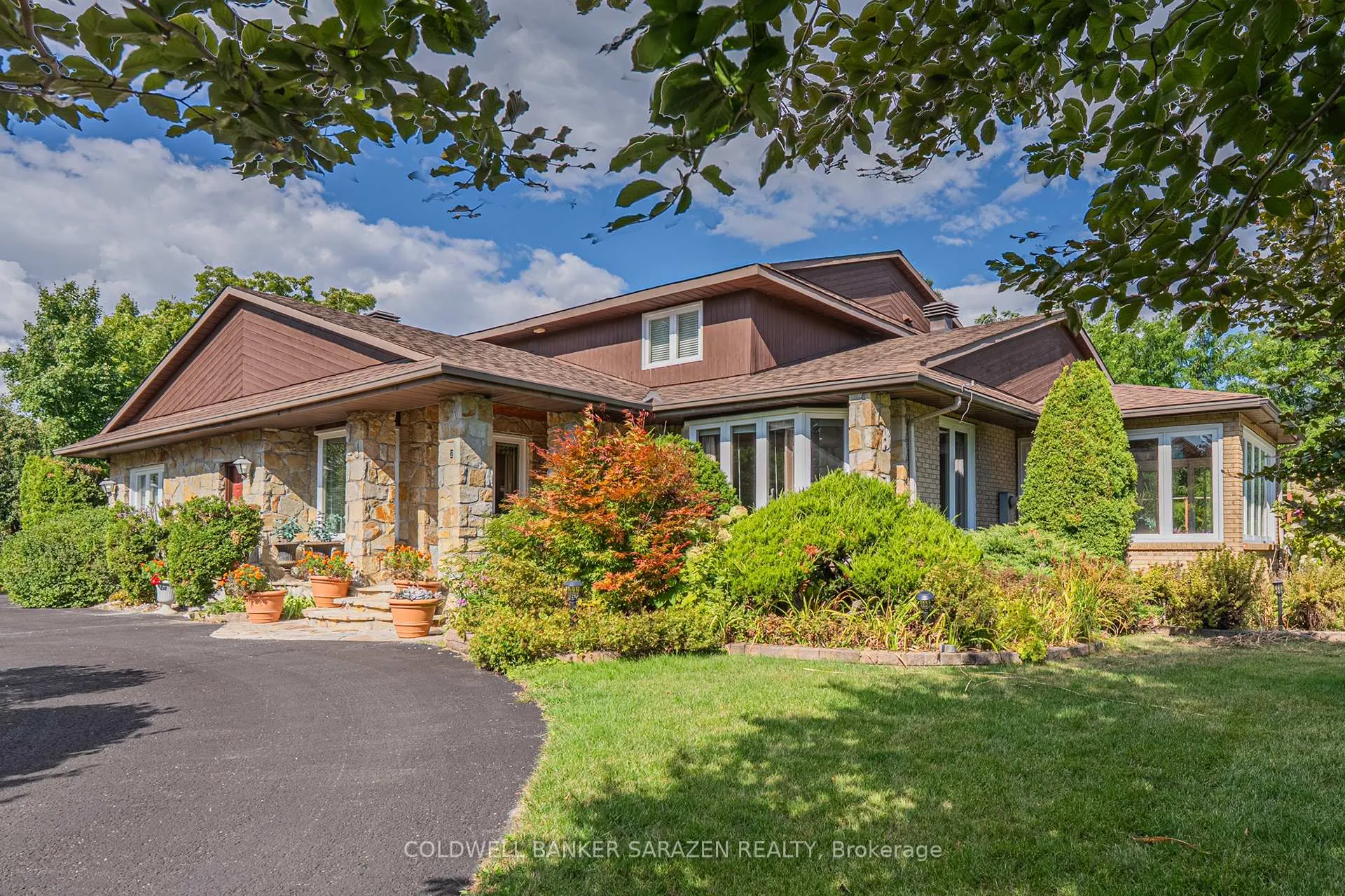 Photo 8 of 2 Midinah Gate, Ottawa, Cedar Hill/Orchard Estates — HOMEH