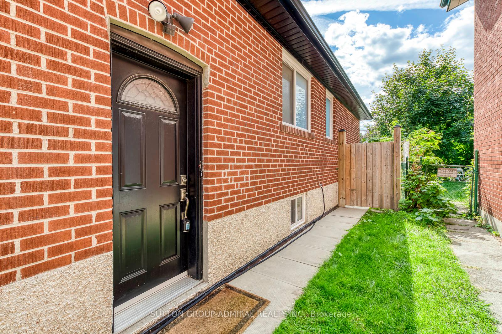 Photo 2 of 69 Norgrove Crescent, Etobicoke, Willowridge-Martingrove-Richview — HOMEH