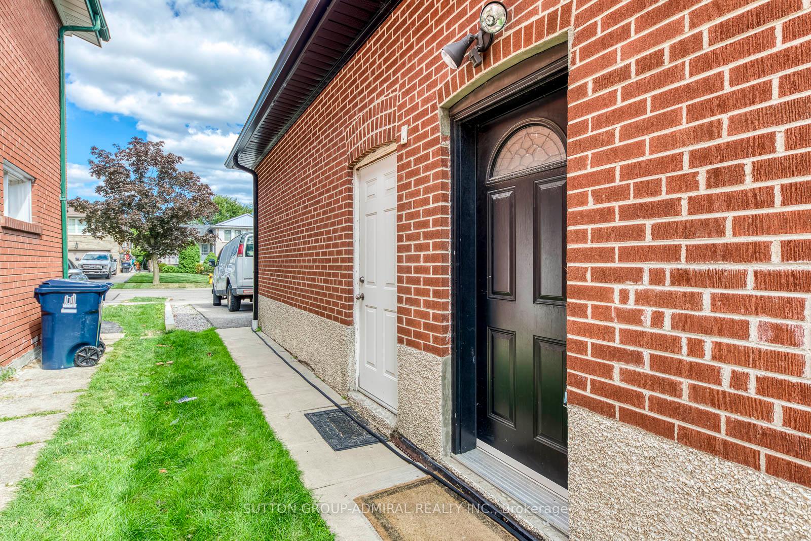 Photo 3 of 69 Norgrove Crescent, Etobicoke, Willowridge-Martingrove-Richview — HOMEH