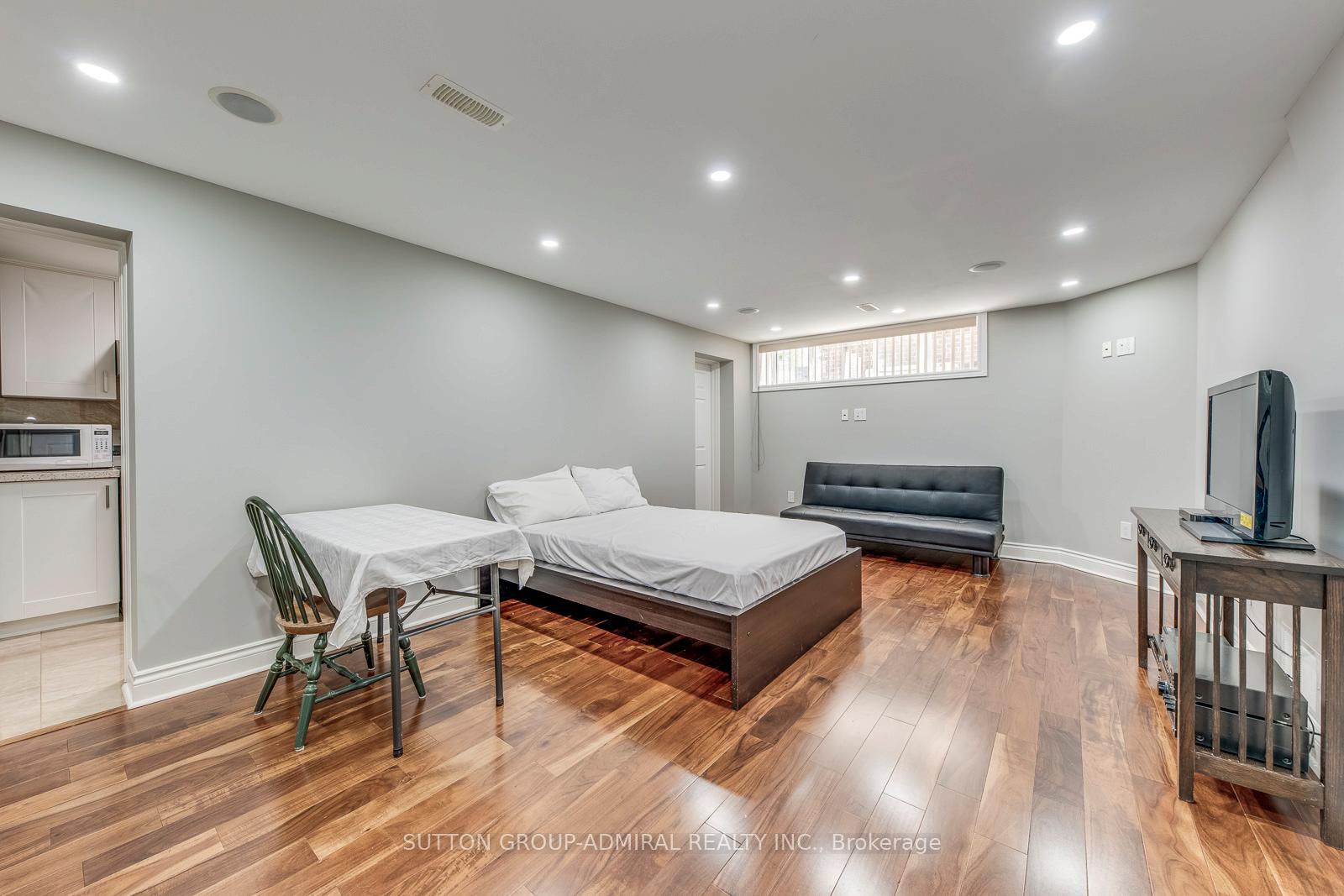 Photo 6 of 69 Norgrove Crescent, Etobicoke, Willowridge-Martingrove-Richview — HOMEH