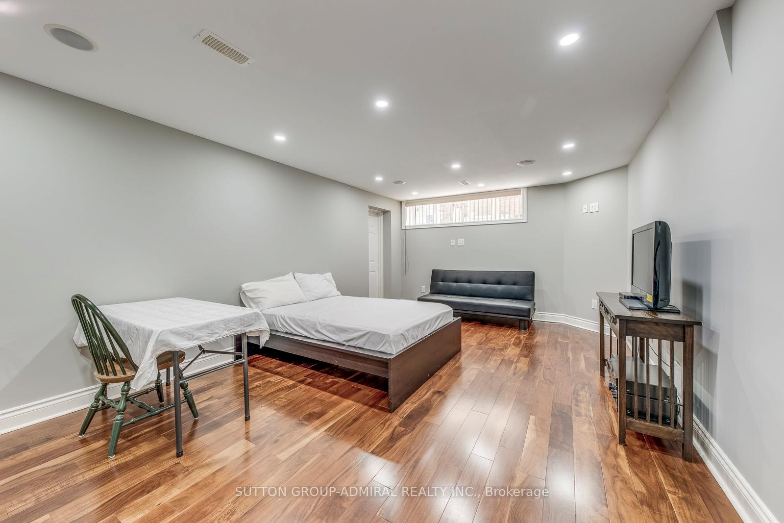 Photo 12 of 69 Norgrove Crescent, Etobicoke, Willowridge-Martingrove-Richview — HOMEH