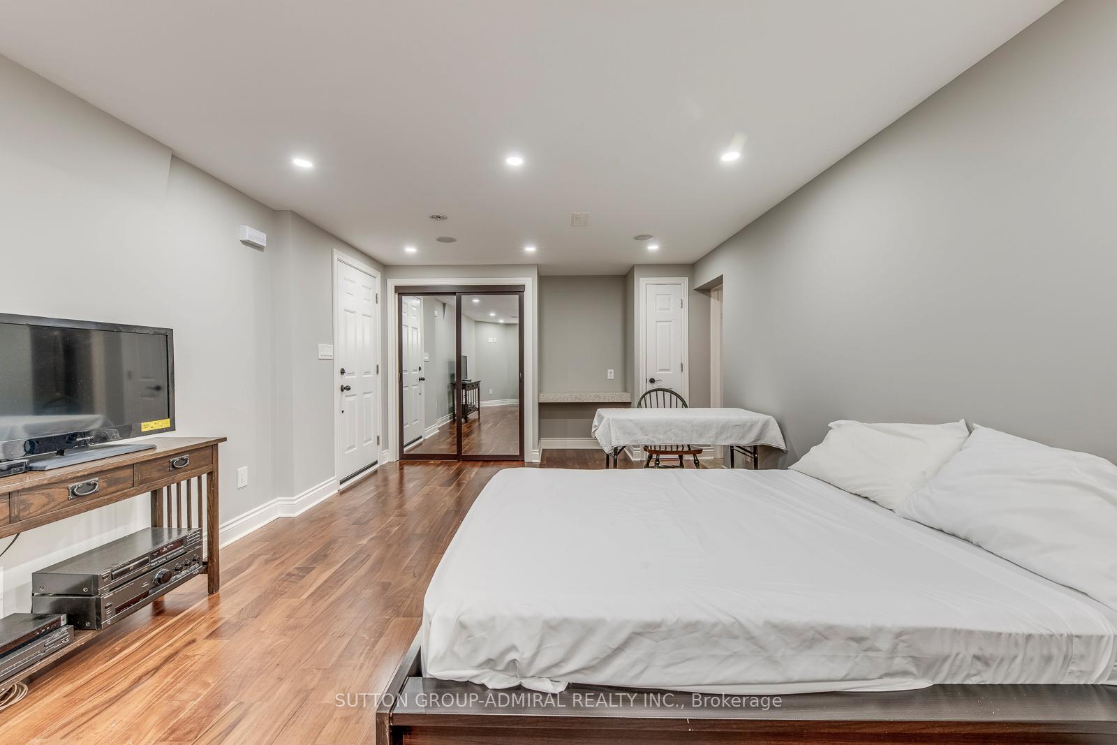 Photo 13 of 69 Norgrove Crescent, Etobicoke, Willowridge-Martingrove-Richview — HOMEH