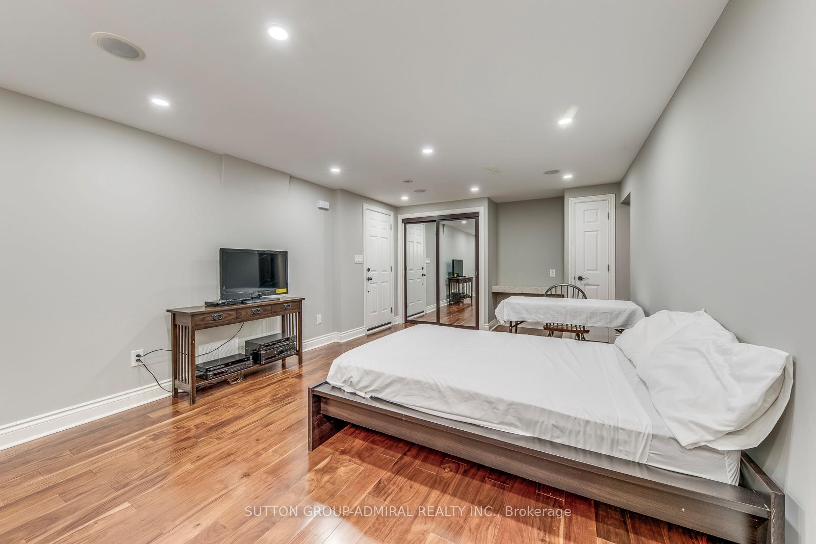 Photo 14 of 69 Norgrove Crescent, Etobicoke, Willowridge-Martingrove-Richview — HOMEH
