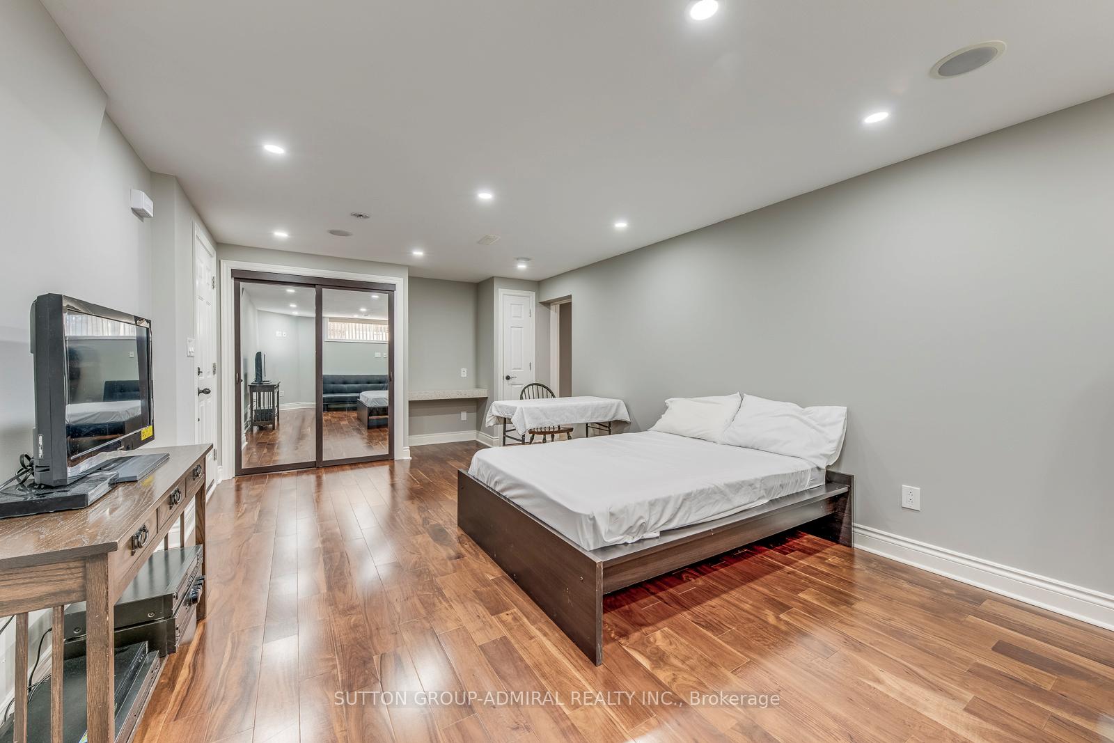 Photo 15 of 69 Norgrove Crescent, Etobicoke, Willowridge-Martingrove-Richview — HOMEH