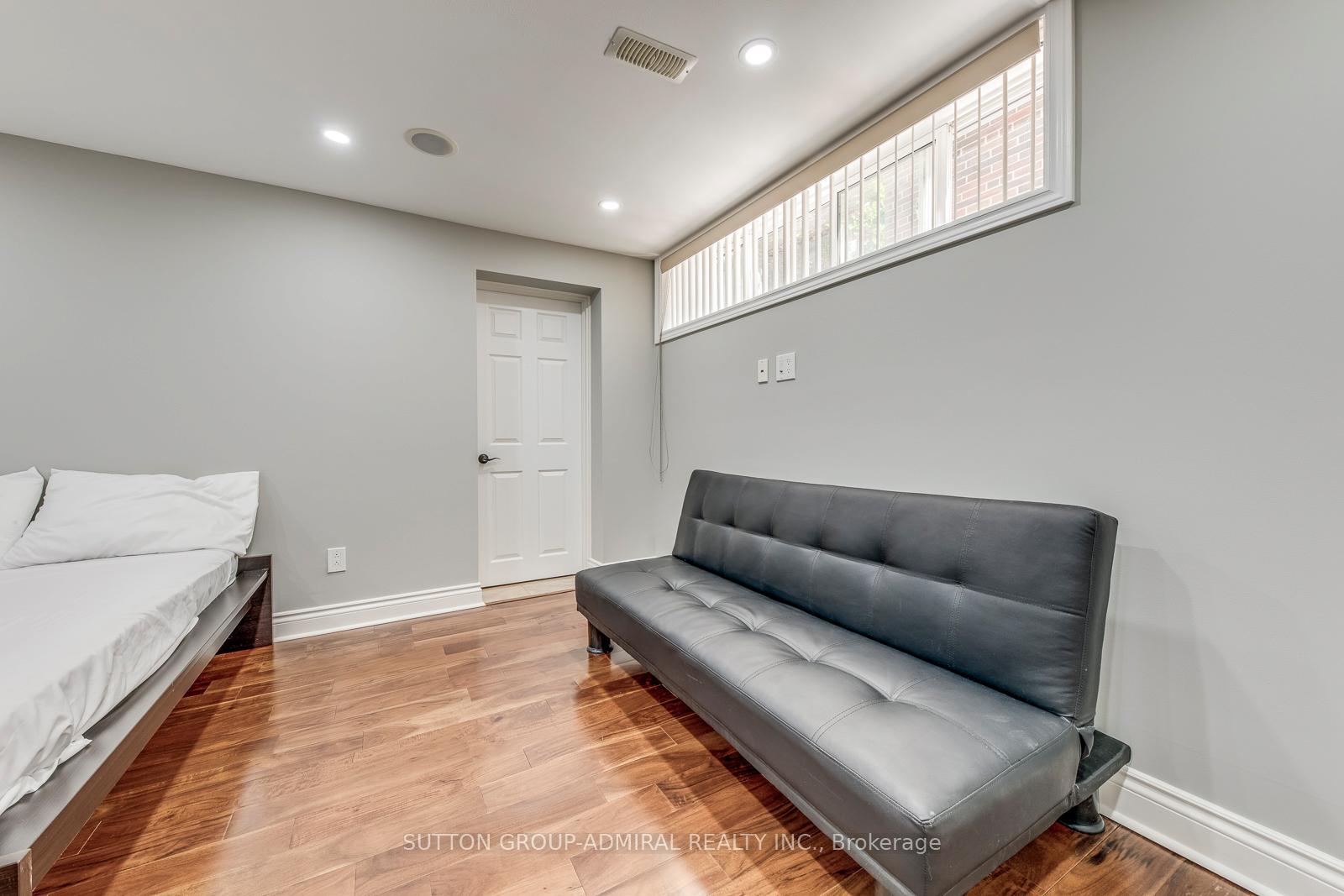 Photo 16 of 69 Norgrove Crescent, Etobicoke, Willowridge-Martingrove-Richview — HOMEH