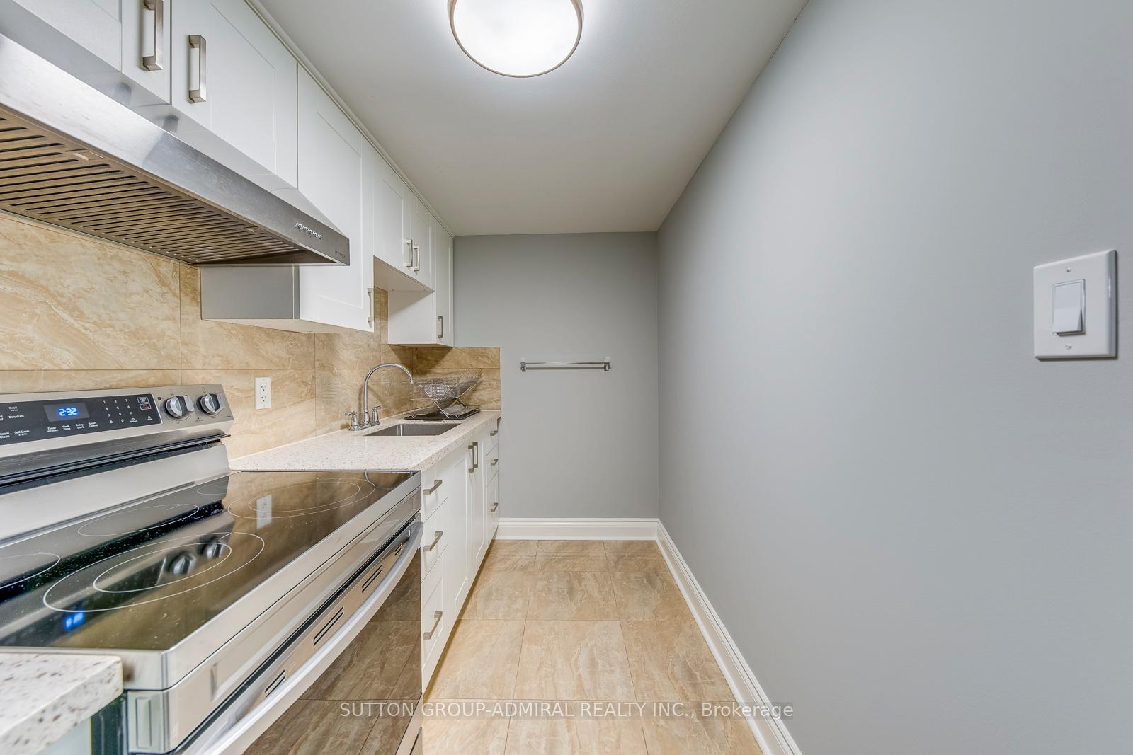 Photo 20 of 69 Norgrove Crescent, Etobicoke, Willowridge-Martingrove-Richview — HOMEH