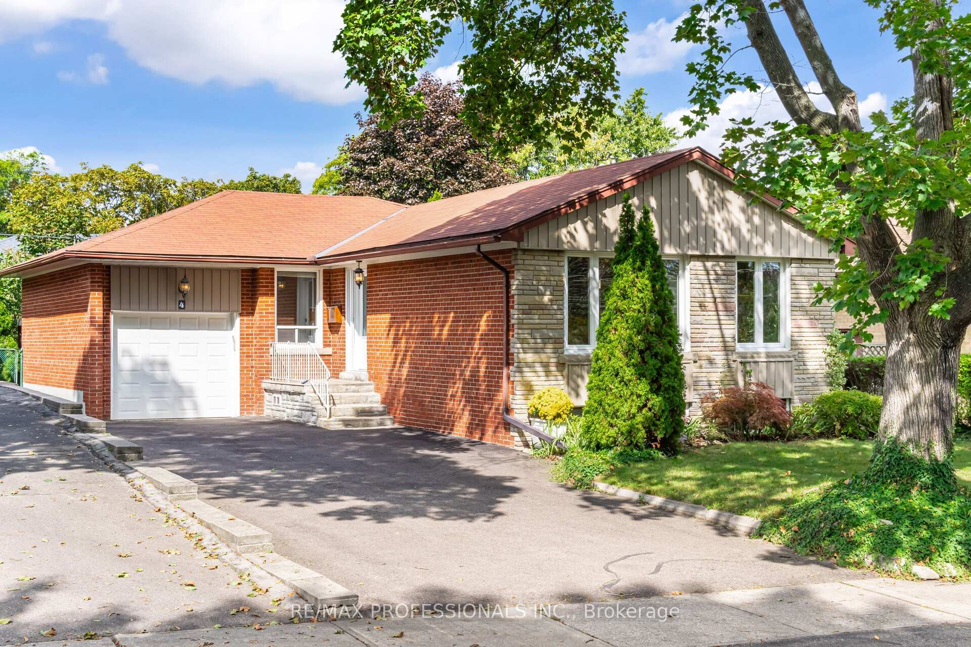 Photo 2 of 4 Lethbridge Avenue, Etobicoke, Kingsview Village-The Westway — HOMEH