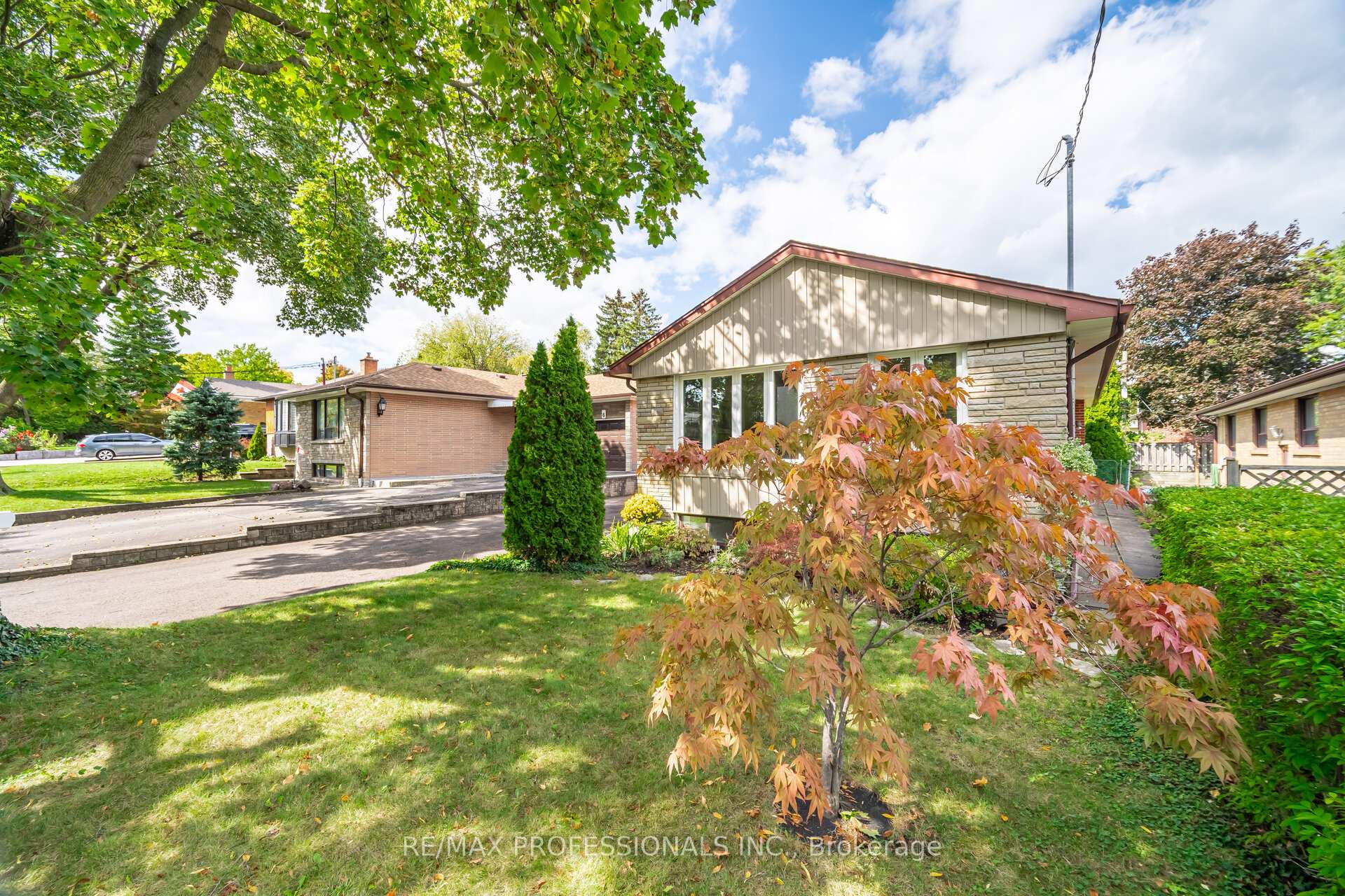 Photo 4 of 4 Lethbridge Avenue, Etobicoke, Kingsview Village-The Westway — HOMEH