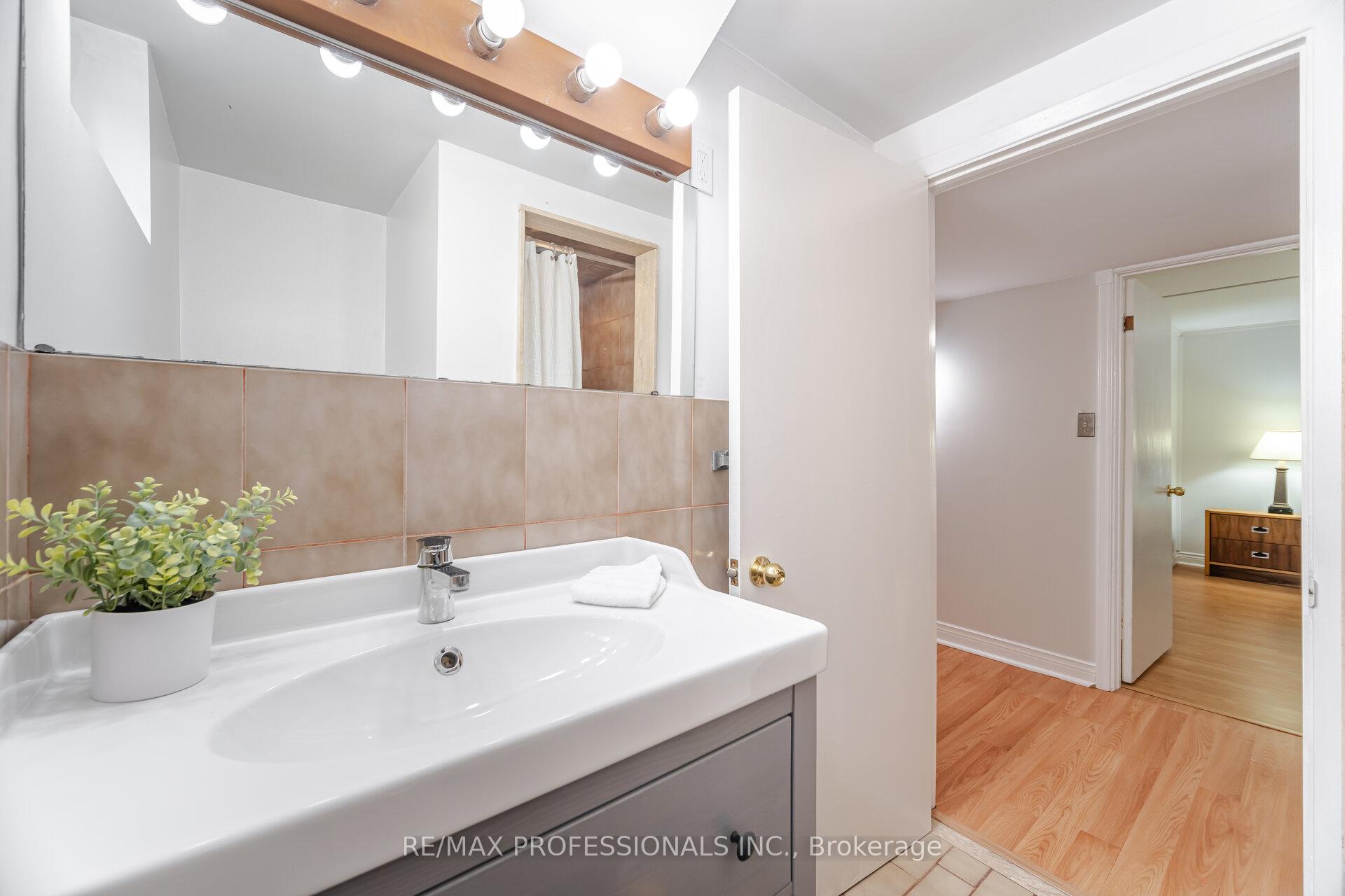 Photo 33 of 4 Lethbridge Avenue, Etobicoke, Kingsview Village-The Westway — HOMEH