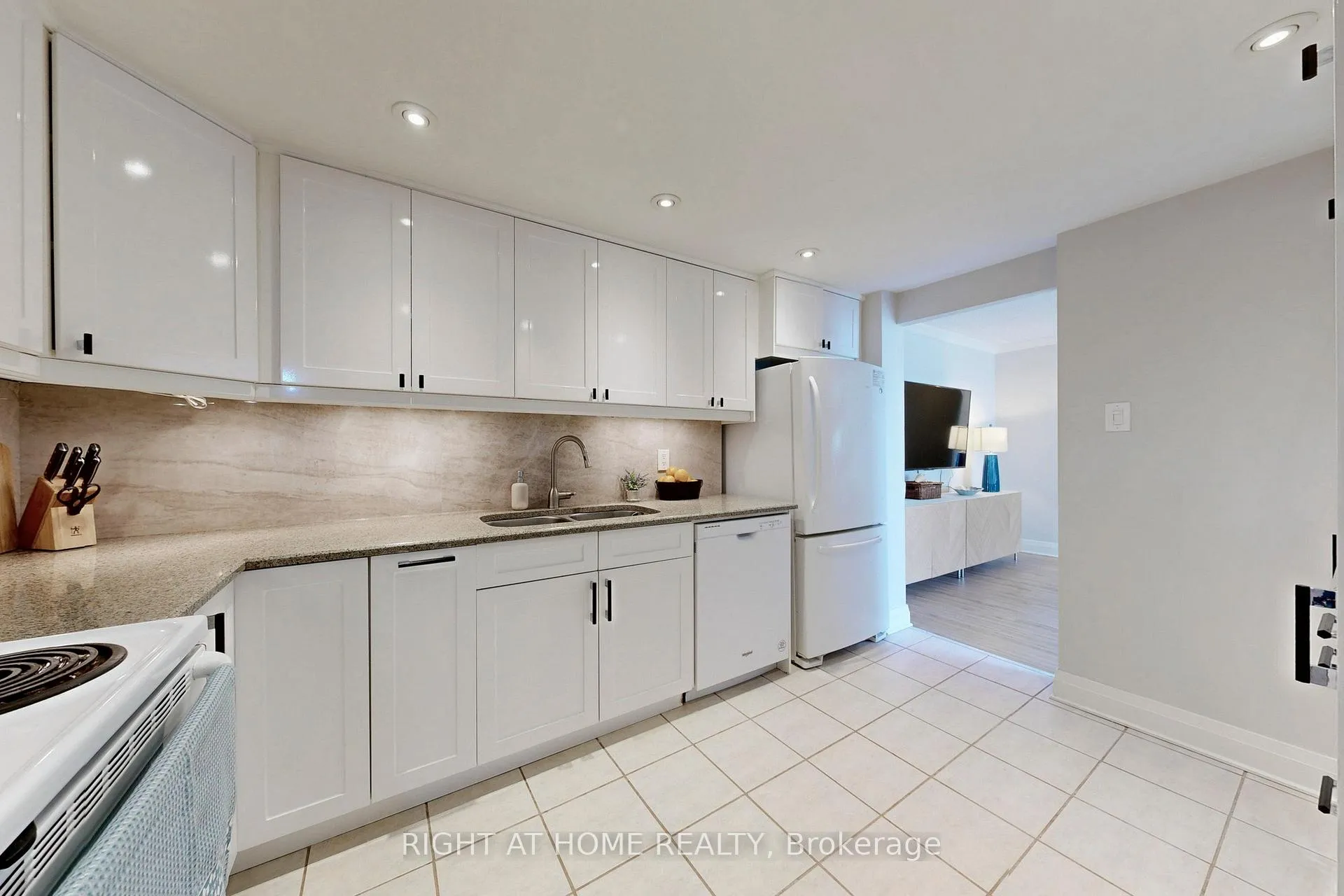 Photo 14 of Unit 1807, 1900 Sheppard Avenue E, North York, Pleasant View — HOMEH