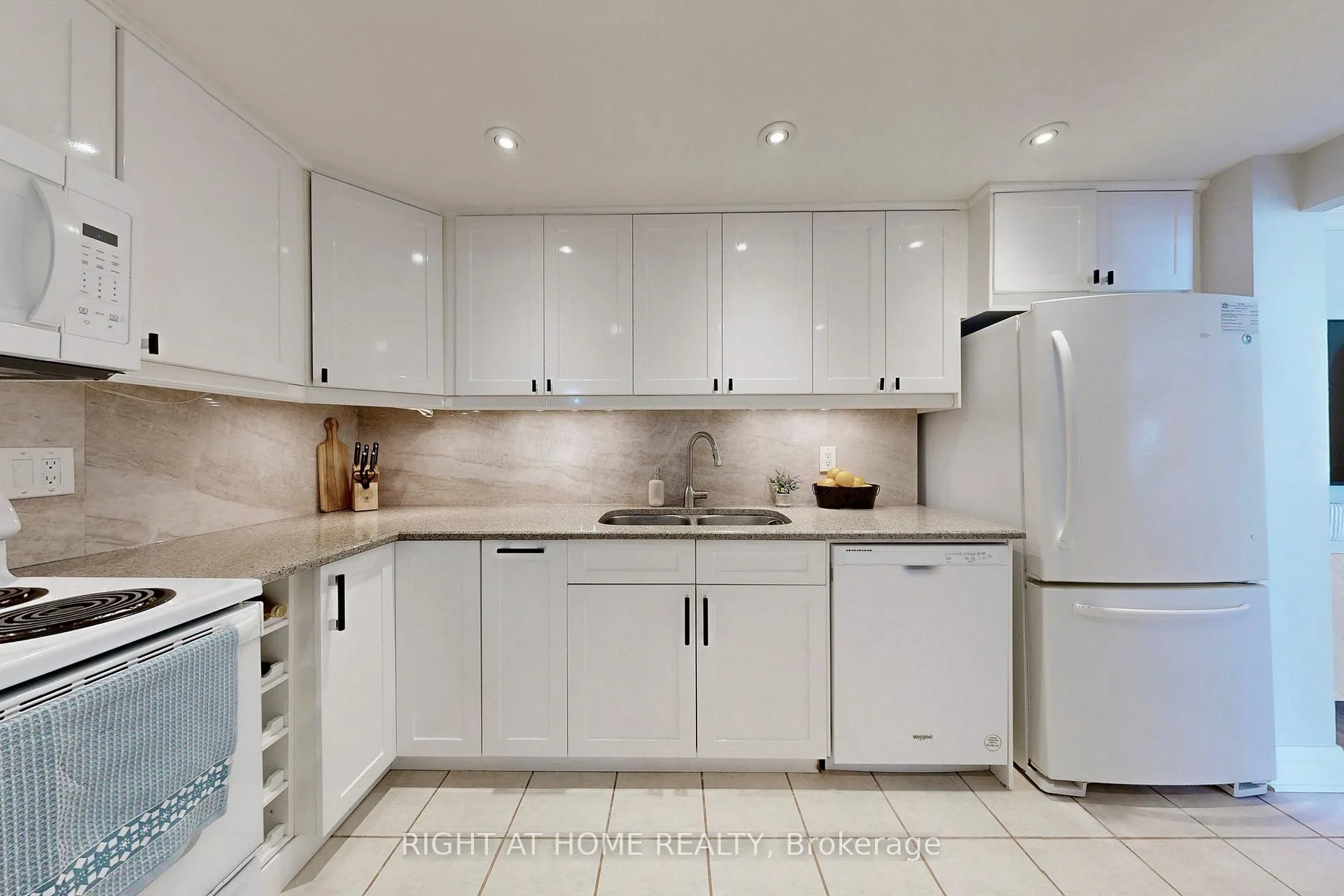 Photo 15 of Unit 1807, 1900 Sheppard Avenue E, North York, Pleasant View — HOMEH