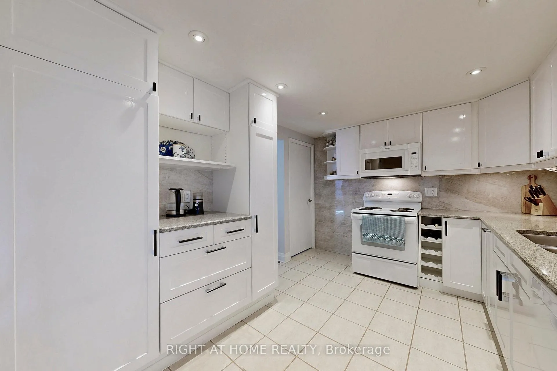 Photo 16 of Unit 1807, 1900 Sheppard Avenue E, North York, Pleasant View — HOMEH