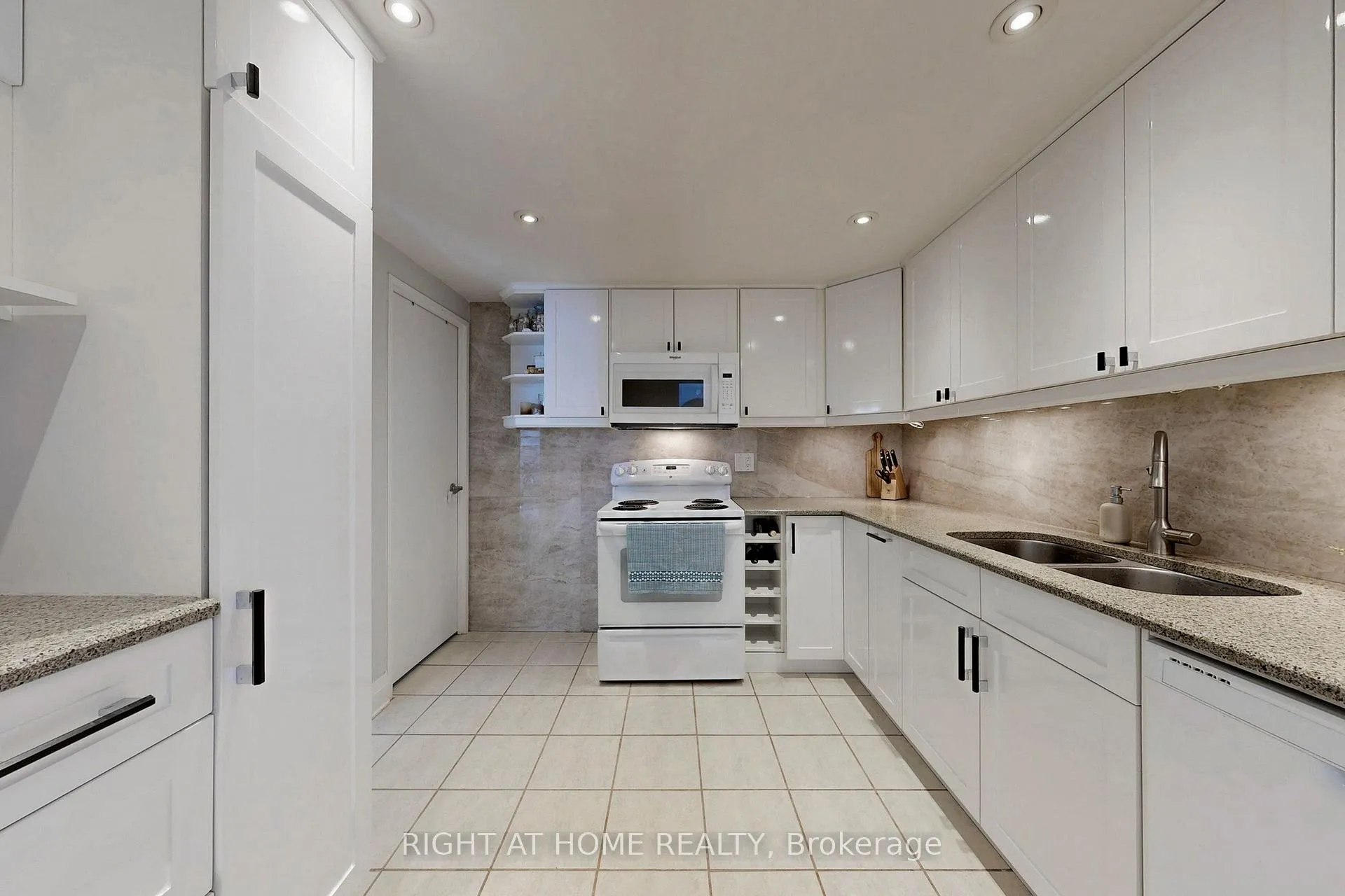 Photo 17 of Unit 1807, 1900 Sheppard Avenue E, North York, Pleasant View — HOMEH