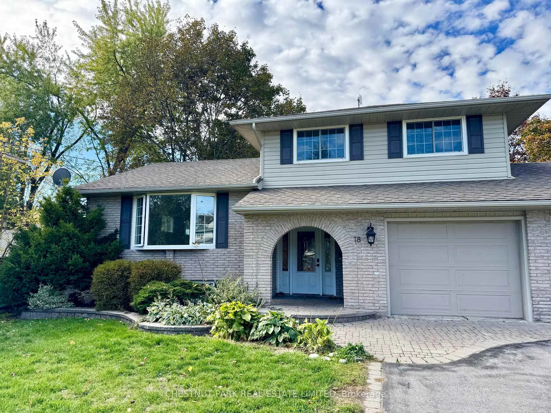 Photo 3 of 18 Hope Crescent, Belleville, Belleville Ward — HOMEH