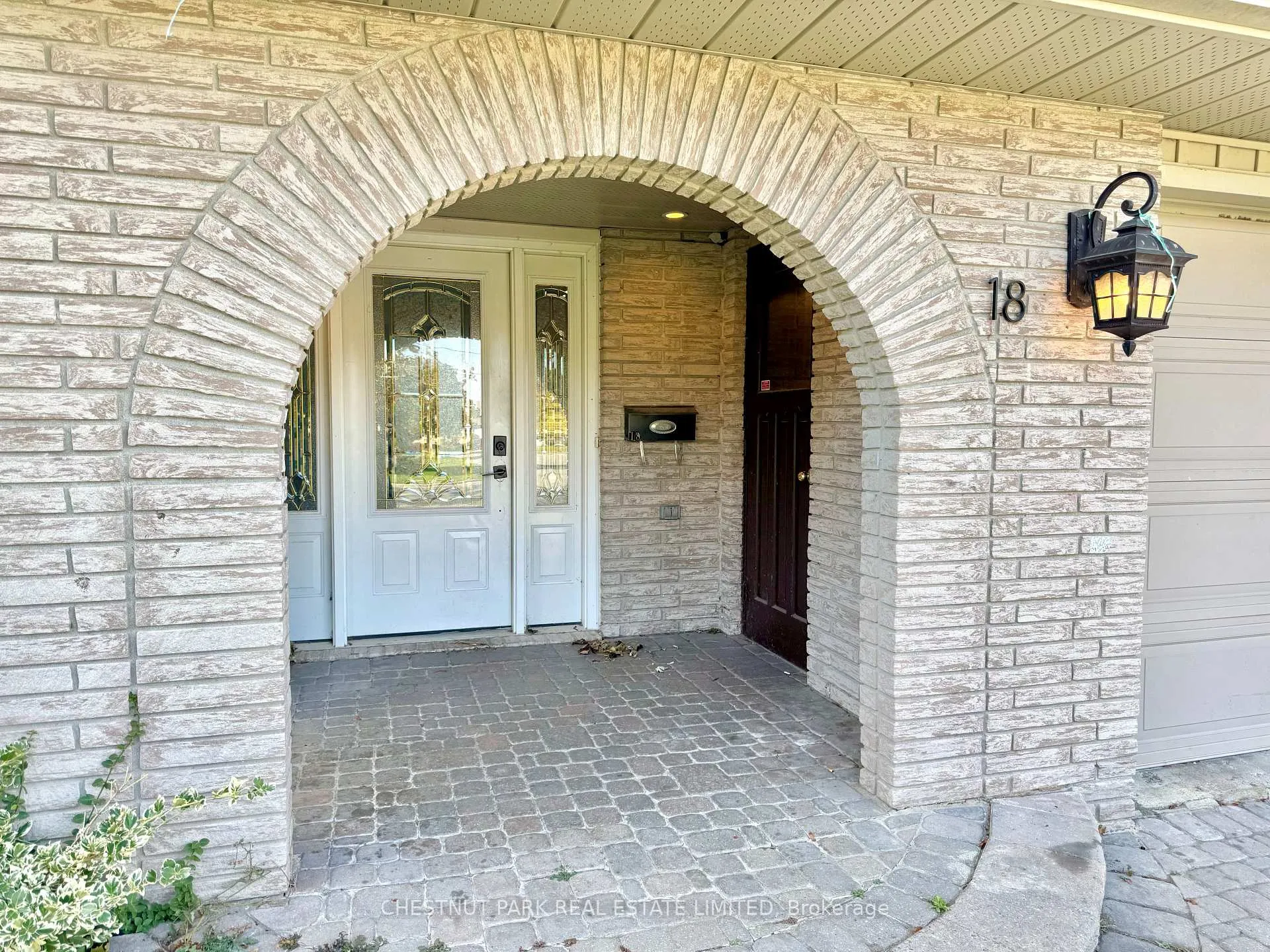 Photo 4 of 18 Hope Crescent, Belleville, Belleville Ward — HOMEH