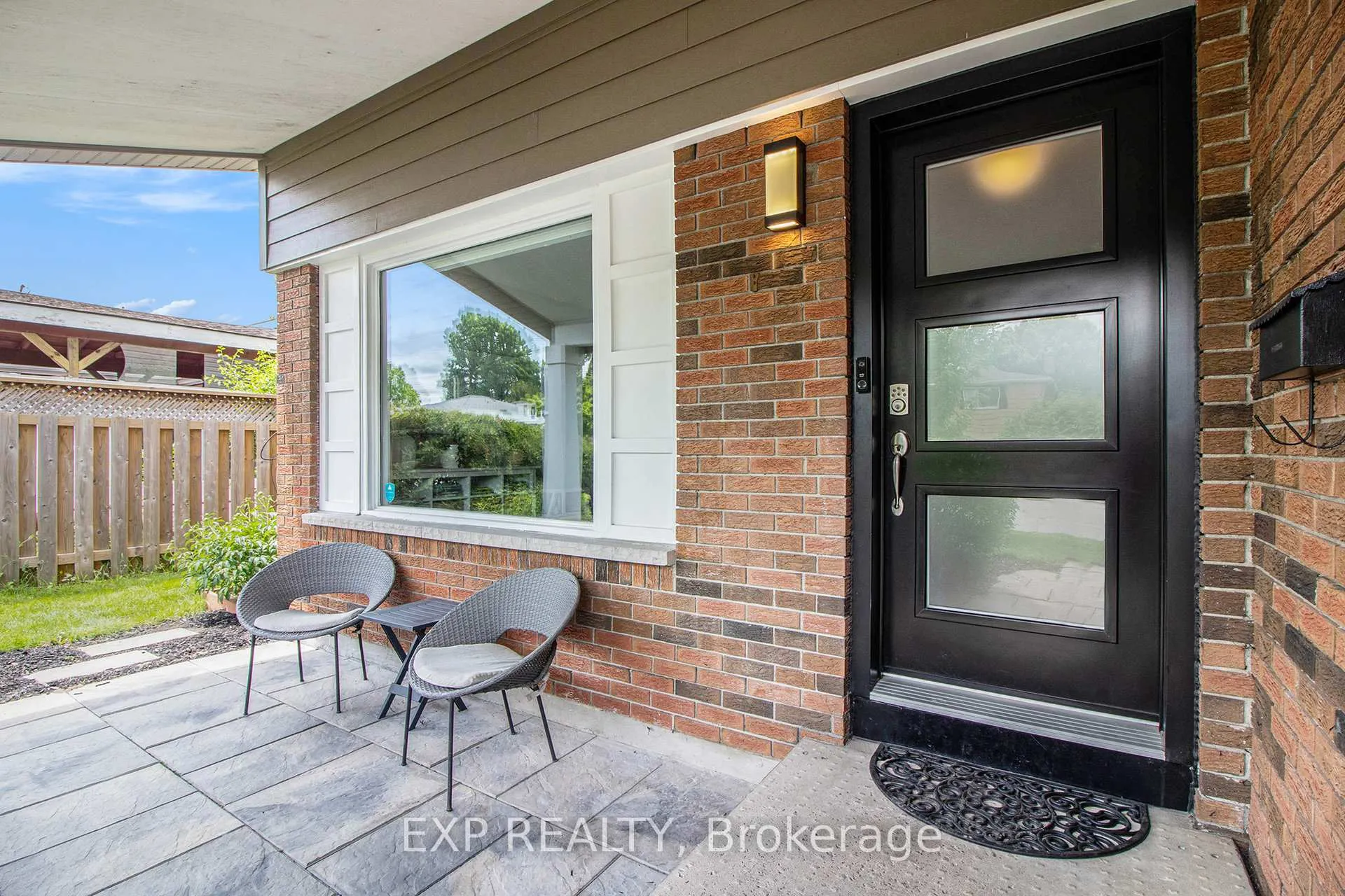 Photo 3 of 733 Southmore Drive W, Ottawa, Riverside Park South — HOMEH