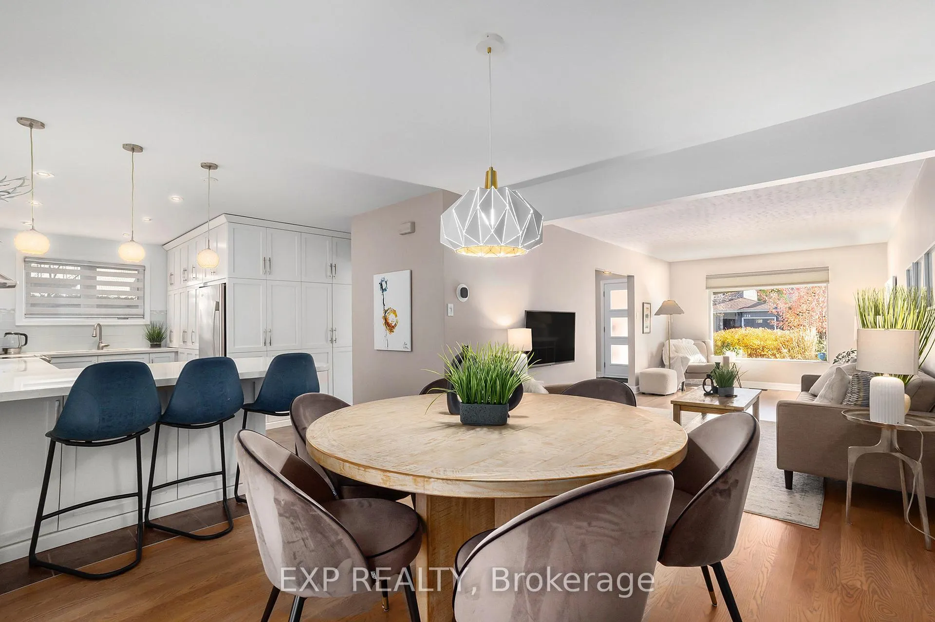 Photo 8 of 733 Southmore Drive W, Ottawa, Riverside Park South — HOMEH