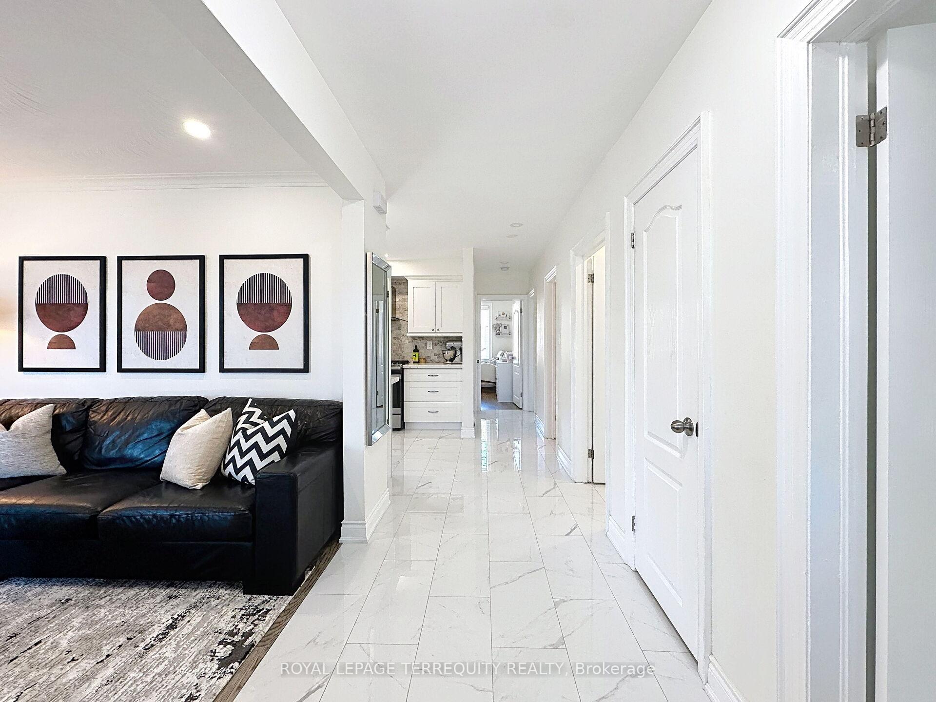 Photo 8 of 16 Pagebrook Drive, Etobicoke, Humber Heights — HOMEH