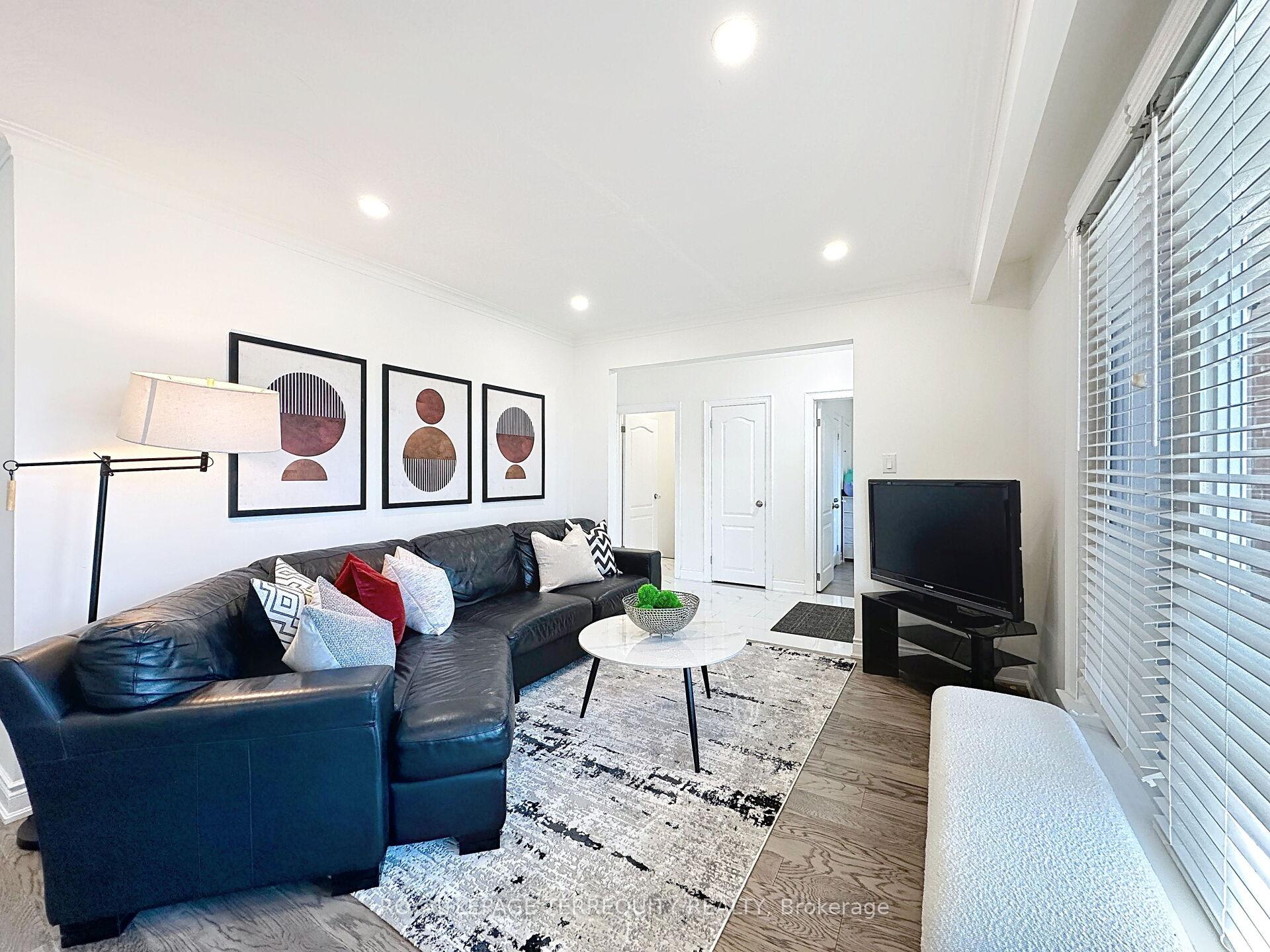 Photo 11 of 16 Pagebrook Drive, Etobicoke, Humber Heights — HOMEH