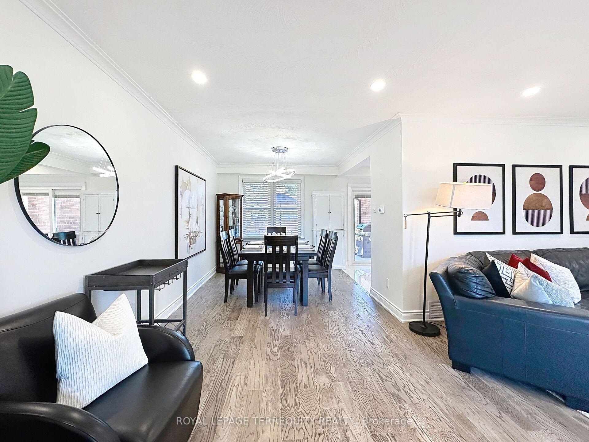 Photo 13 of 16 Pagebrook Drive, Etobicoke, Humber Heights — HOMEH