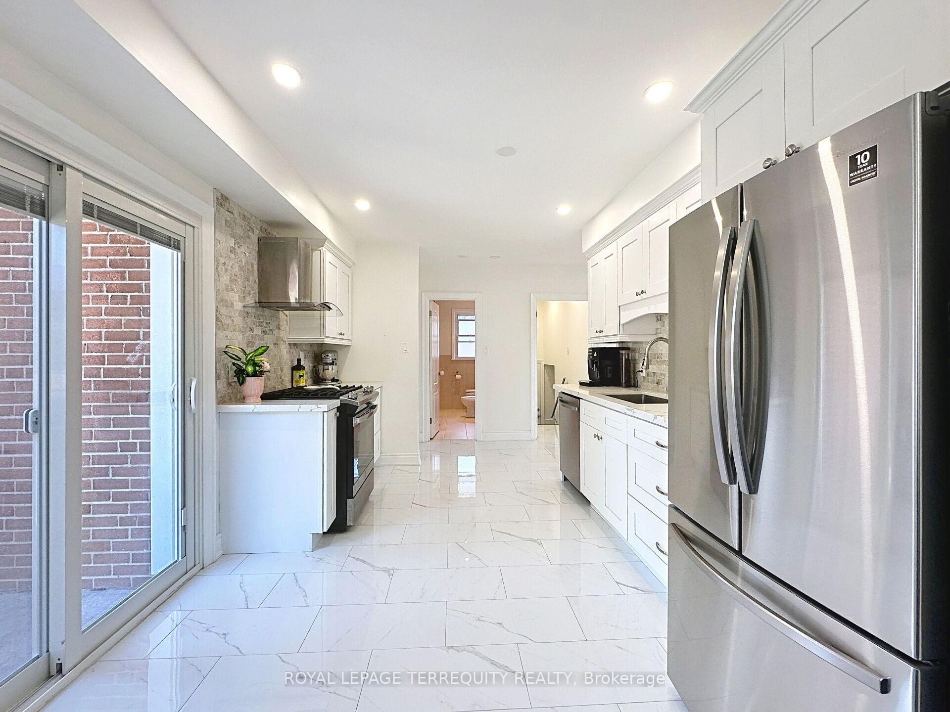 Photo 18 of 16 Pagebrook Drive, Etobicoke, Humber Heights — HOMEH