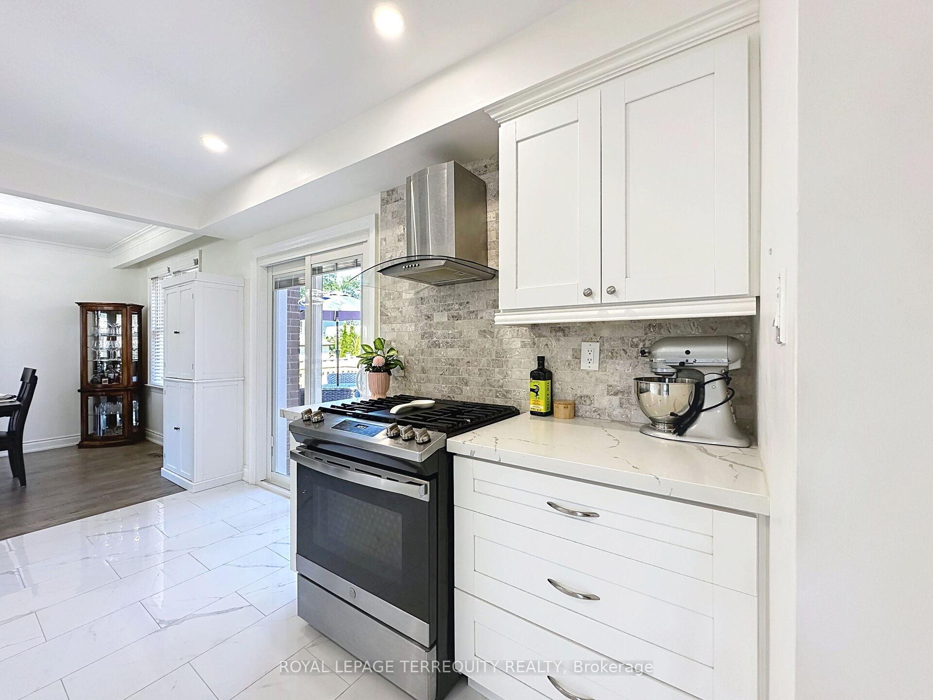 Photo 21 of 16 Pagebrook Drive, Etobicoke, Humber Heights — HOMEH