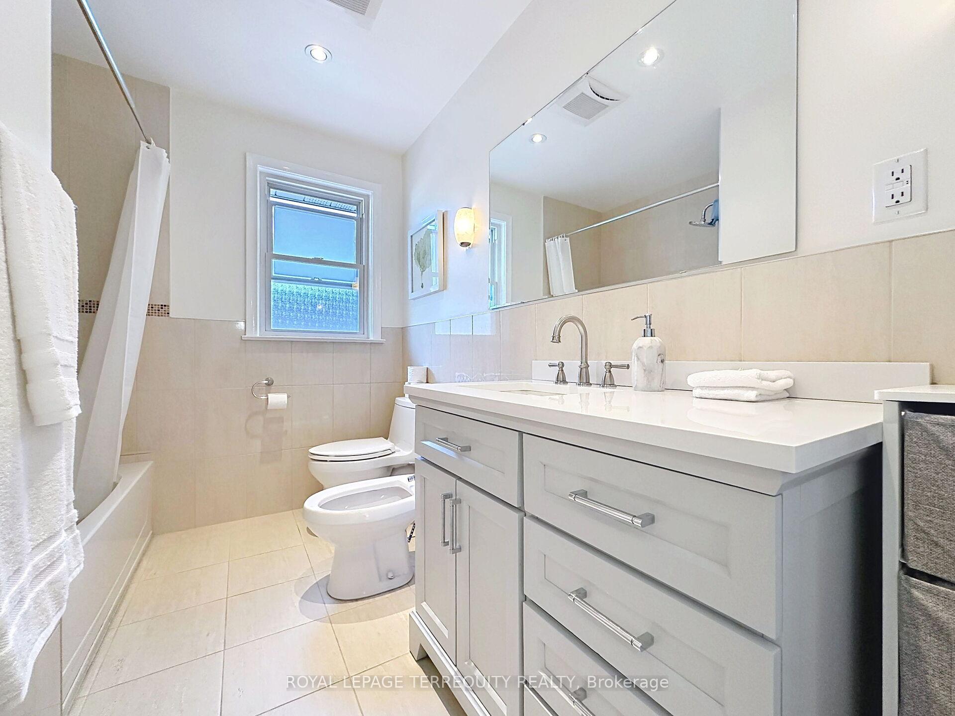 Photo 23 of 16 Pagebrook Drive, Etobicoke, Humber Heights — HOMEH