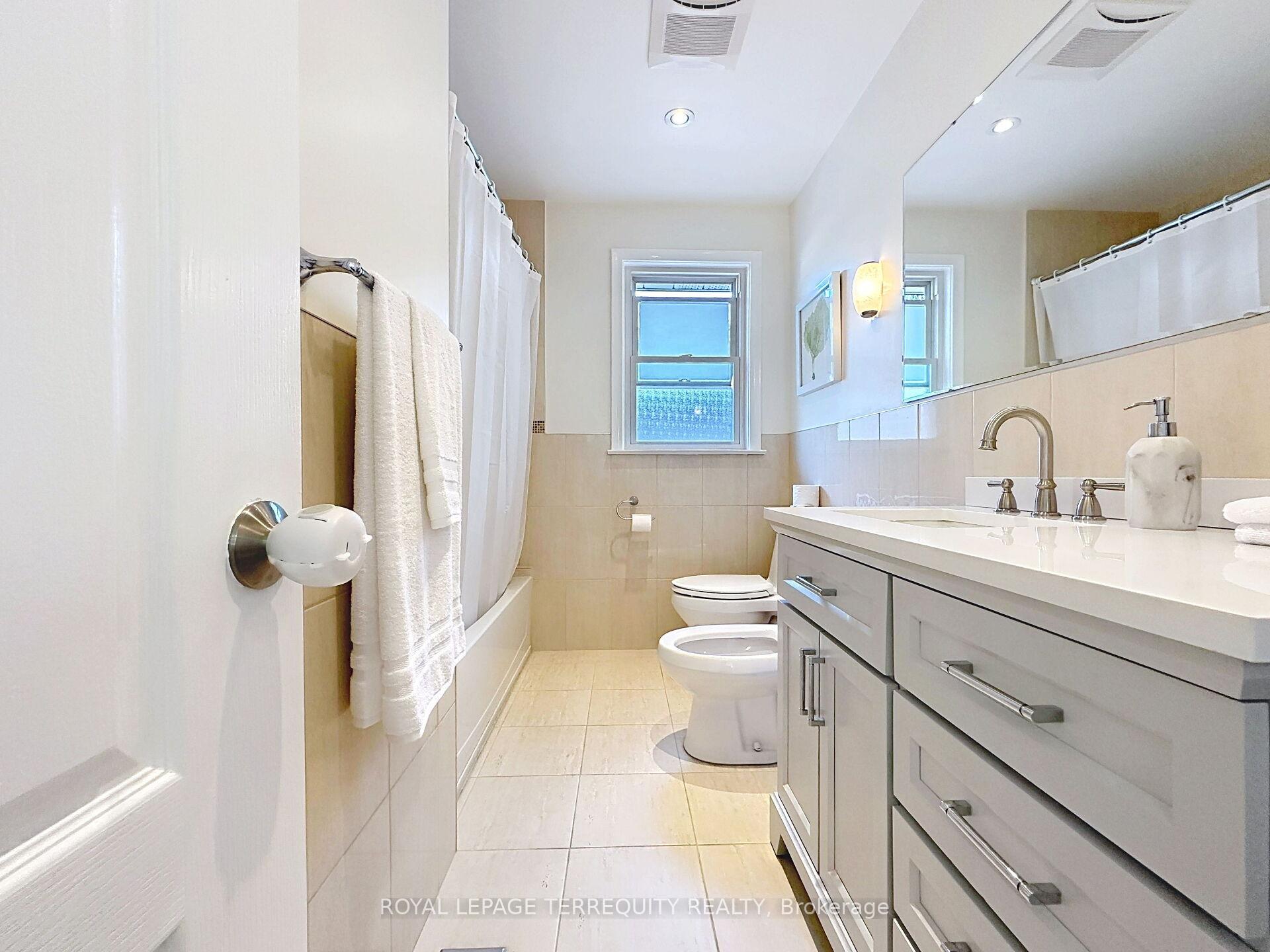 Photo 25 of 16 Pagebrook Drive, Etobicoke, Humber Heights — HOMEH
