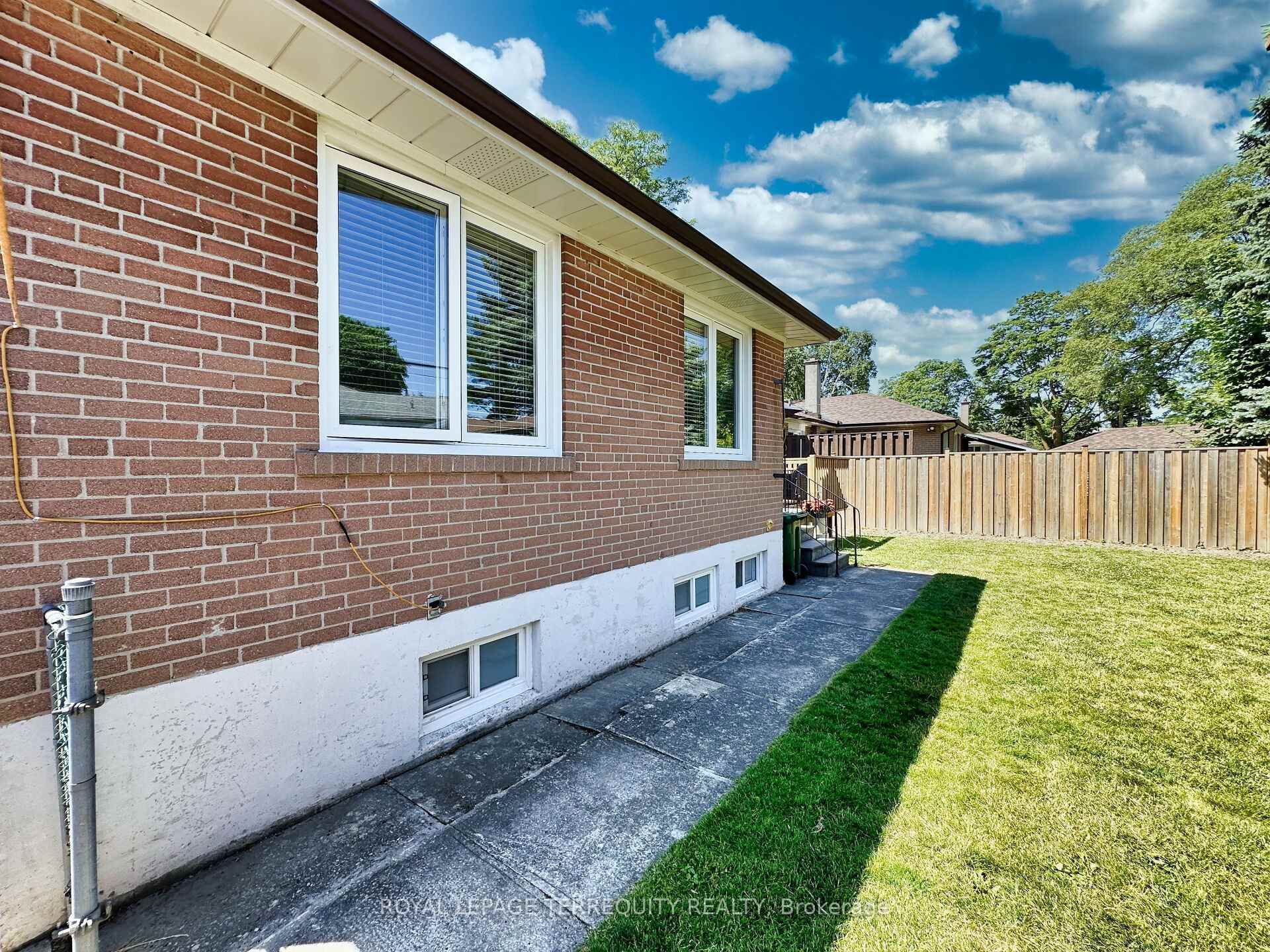 Photo 41 of 16 Pagebrook Drive, Etobicoke, Humber Heights — HOMEH