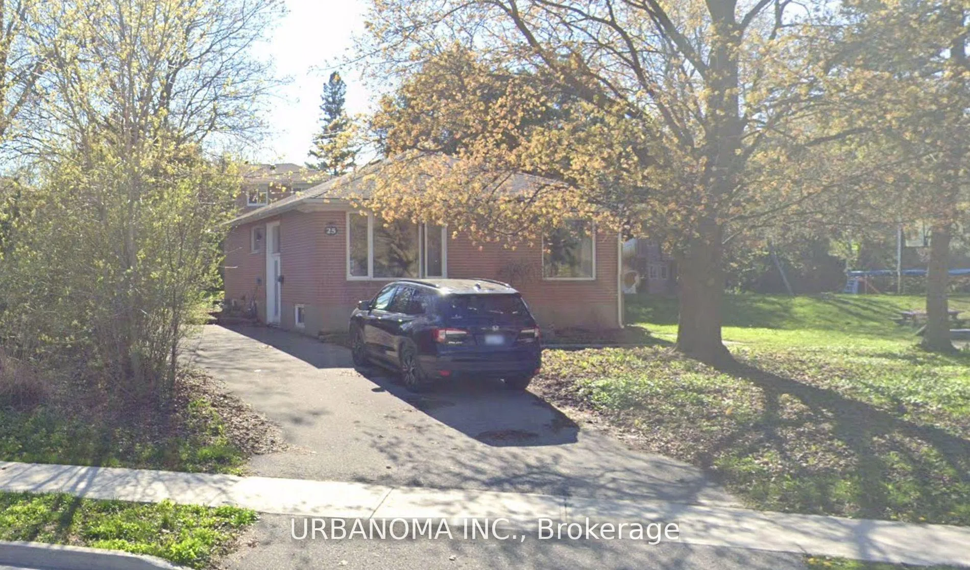 Photo 2 of 25 Algonquin Crescent, Aurora, Aurora Heights — HOMEH
