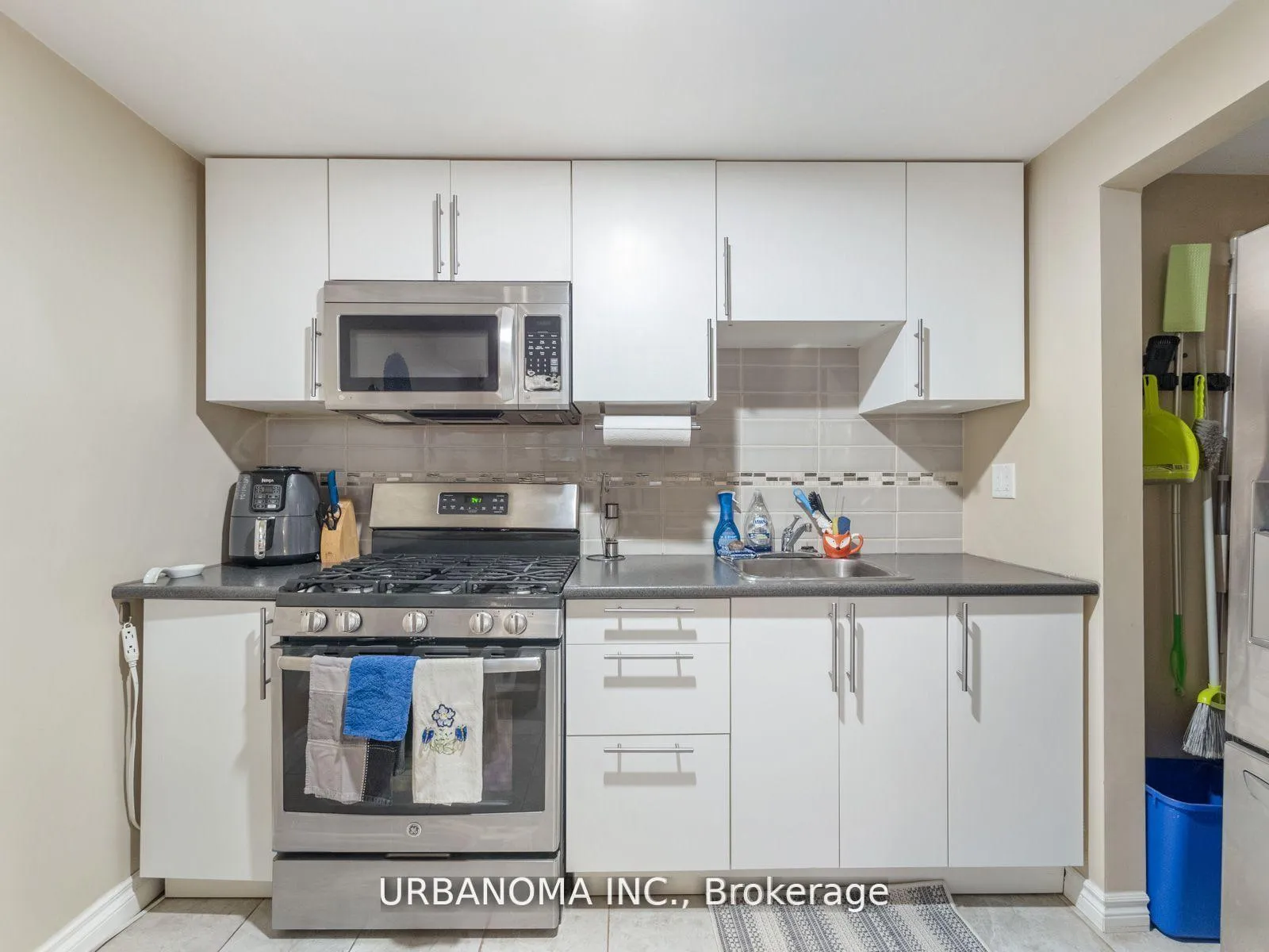 Photo 104 of 25 Algonquin Crescent, Aurora, Aurora Heights — HOMEH