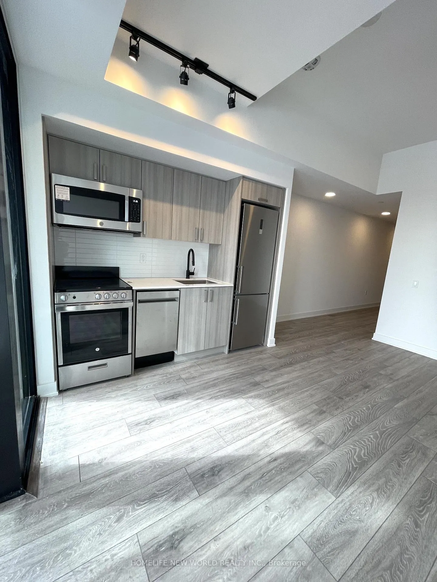 Photo 3 of Unit 607, 758 Dovercourt Road, Toronto, Dovercourt-Wallace Emerson-Junction — HOMEH