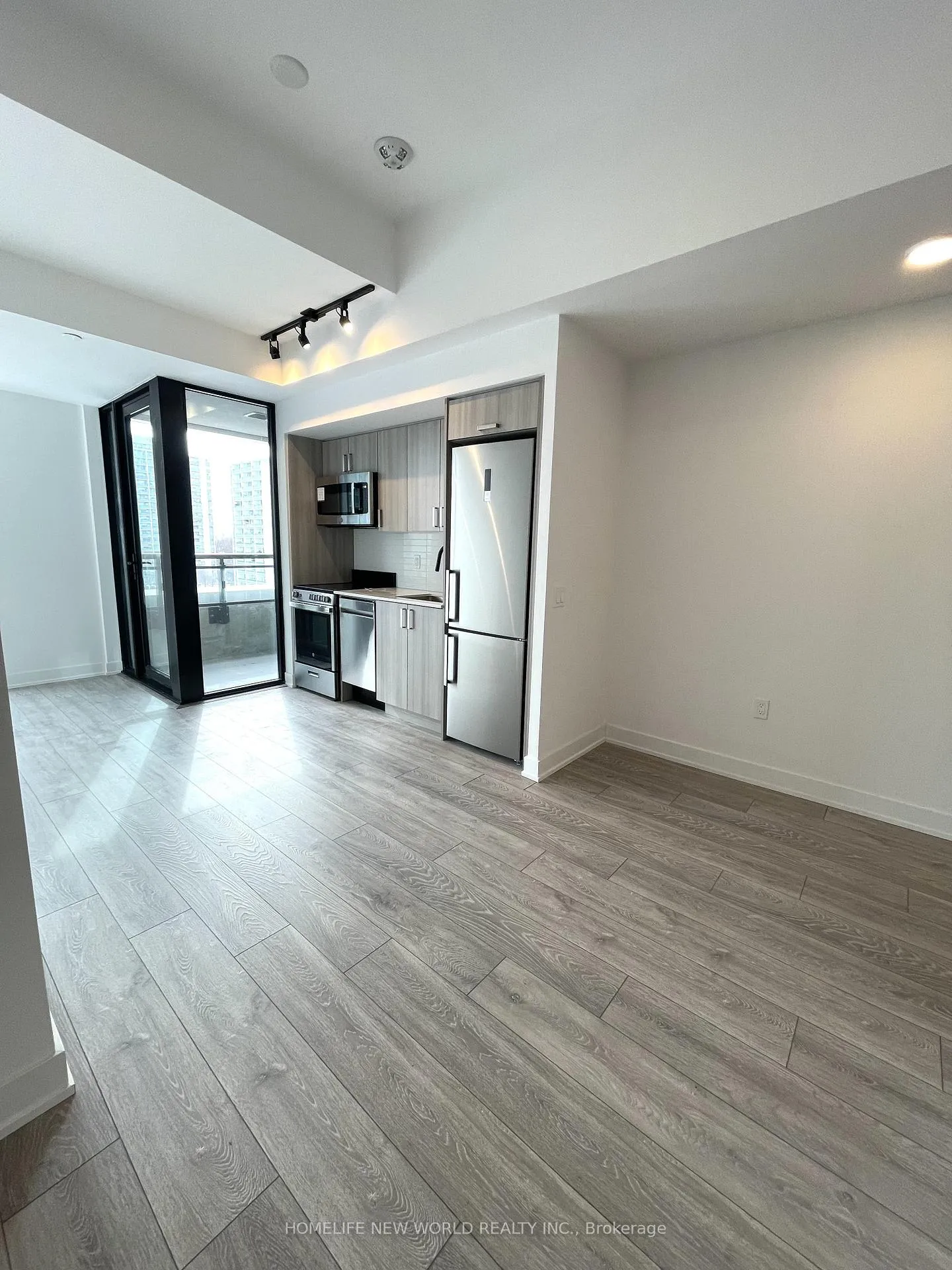 Photo 4 of Unit 607, 758 Dovercourt Road, Toronto, Dovercourt-Wallace Emerson-Junction — HOMEH