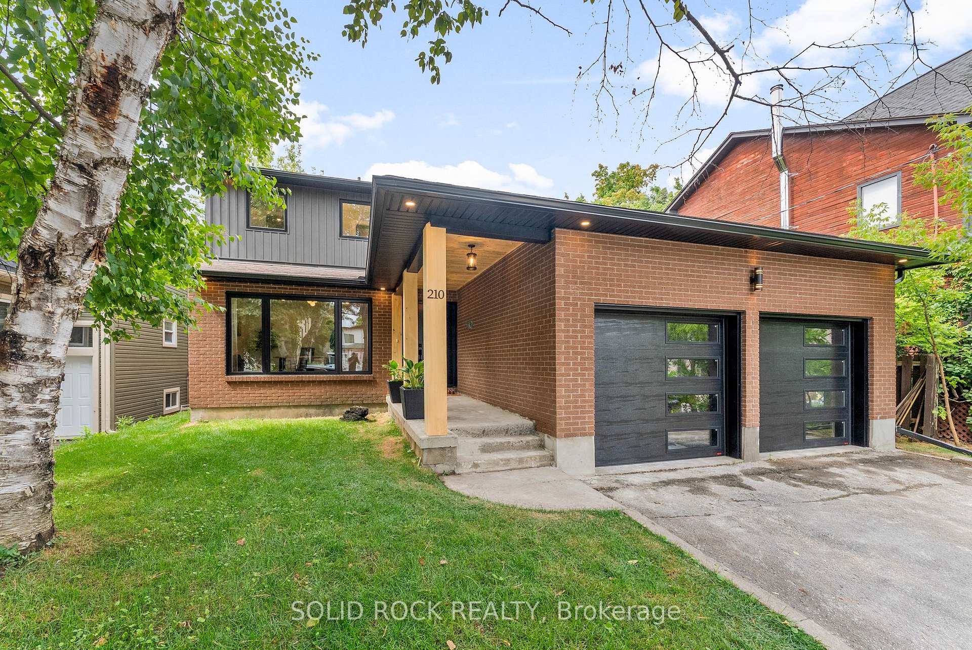 Photo 2 of 210 Carleton Avenue, Ottawa, Ottawa West/Tunneys Pasture — HOMEH