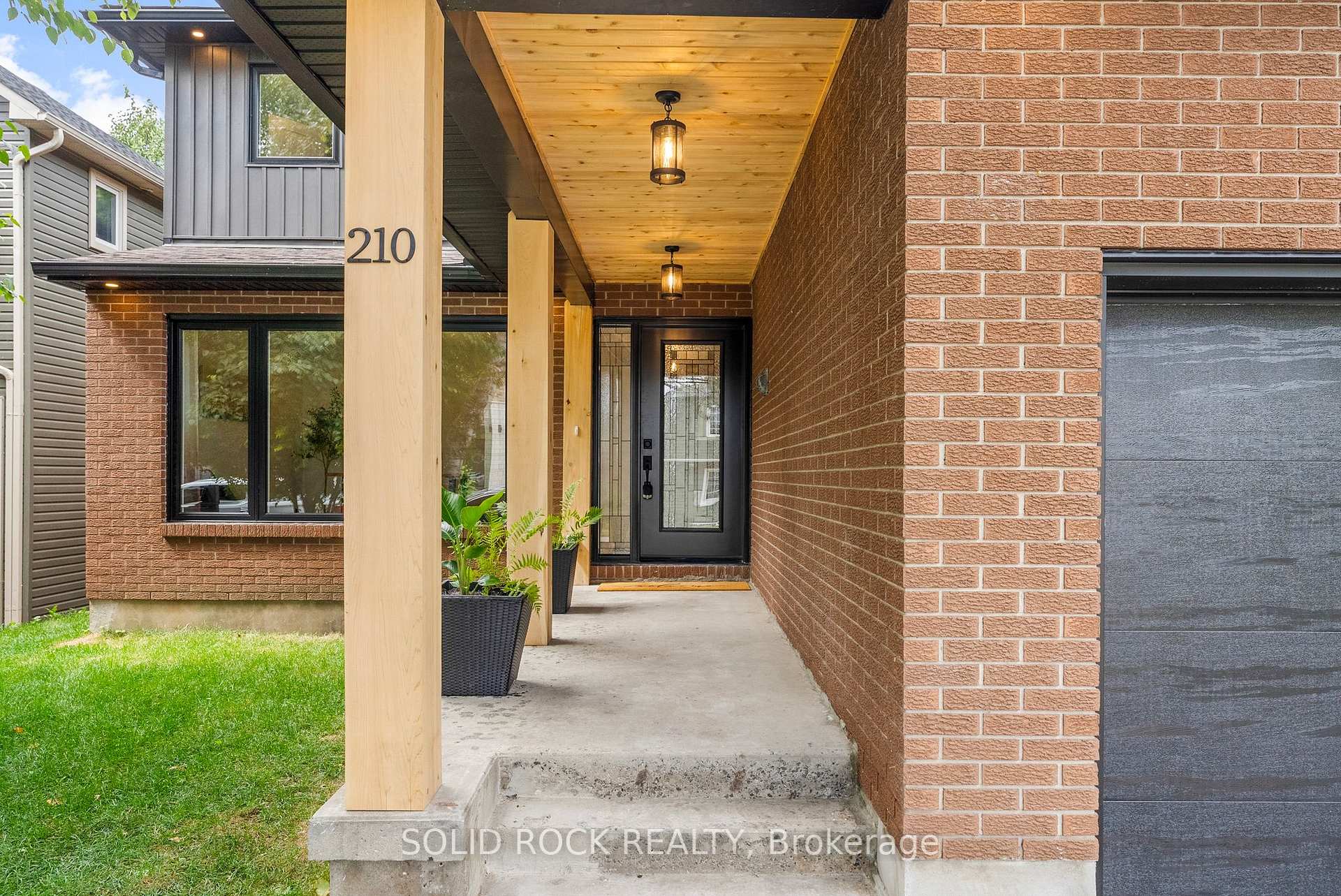 Photo 3 of 210 Carleton Avenue, Ottawa, Ottawa West/Tunneys Pasture — HOMEH