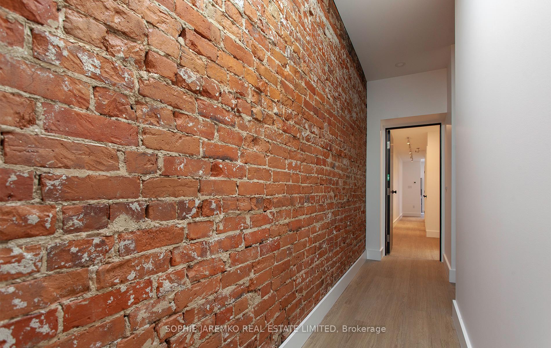 Front of Unit 5, 415 Roncesvalles Avenue