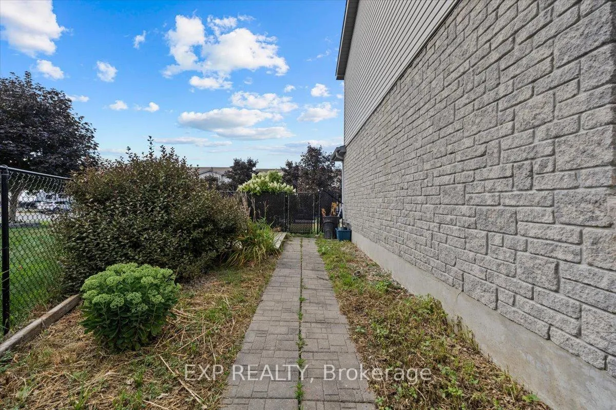 Photo 188 of 12 John Findlay Terrace, Arnprior — HOMEH